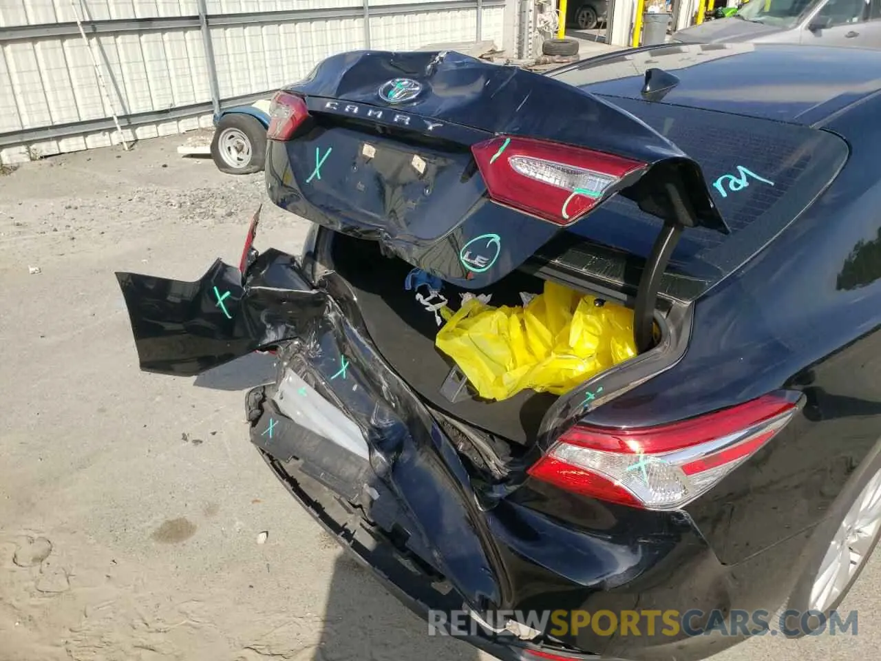 9 Photograph of a damaged car 4T1L11AK8LU872984 TOYOTA CAMRY 2020
