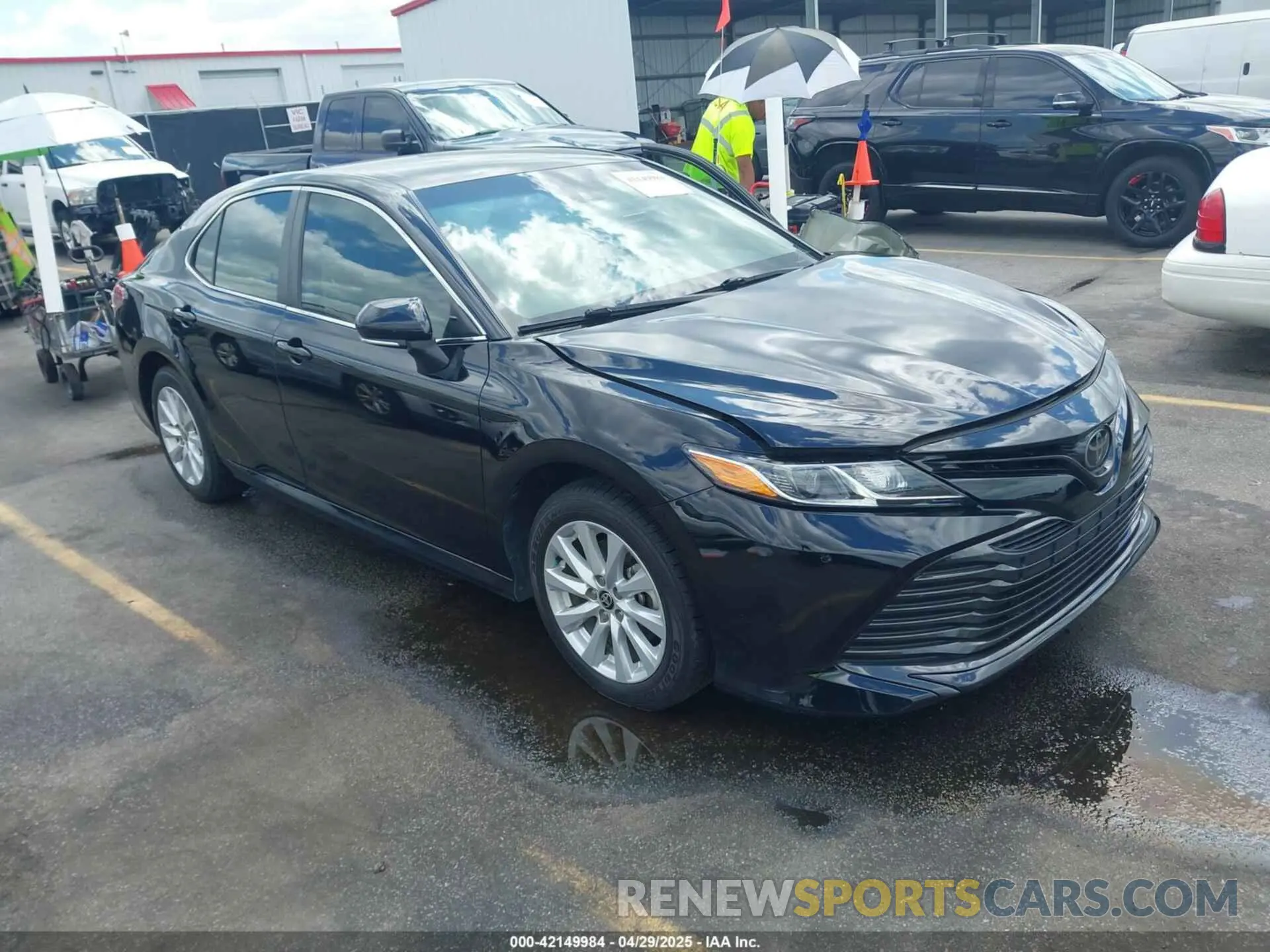 1 Photograph of a damaged car 4T1L11AK8LU952382 TOYOTA CAMRY 2020
