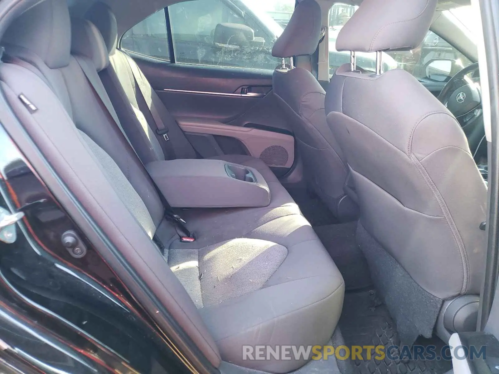 6 Photograph of a damaged car 4T1L11BK0LU005173 TOYOTA CAMRY 2020