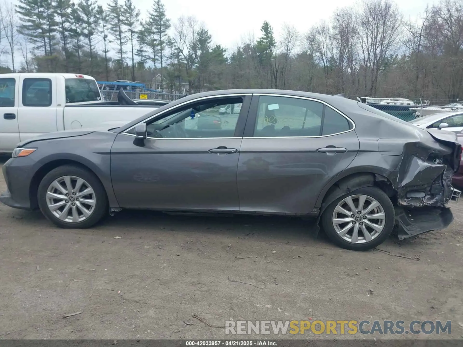 14 Photograph of a damaged car 4T1L11BK1LU009023 TOYOTA CAMRY 2020