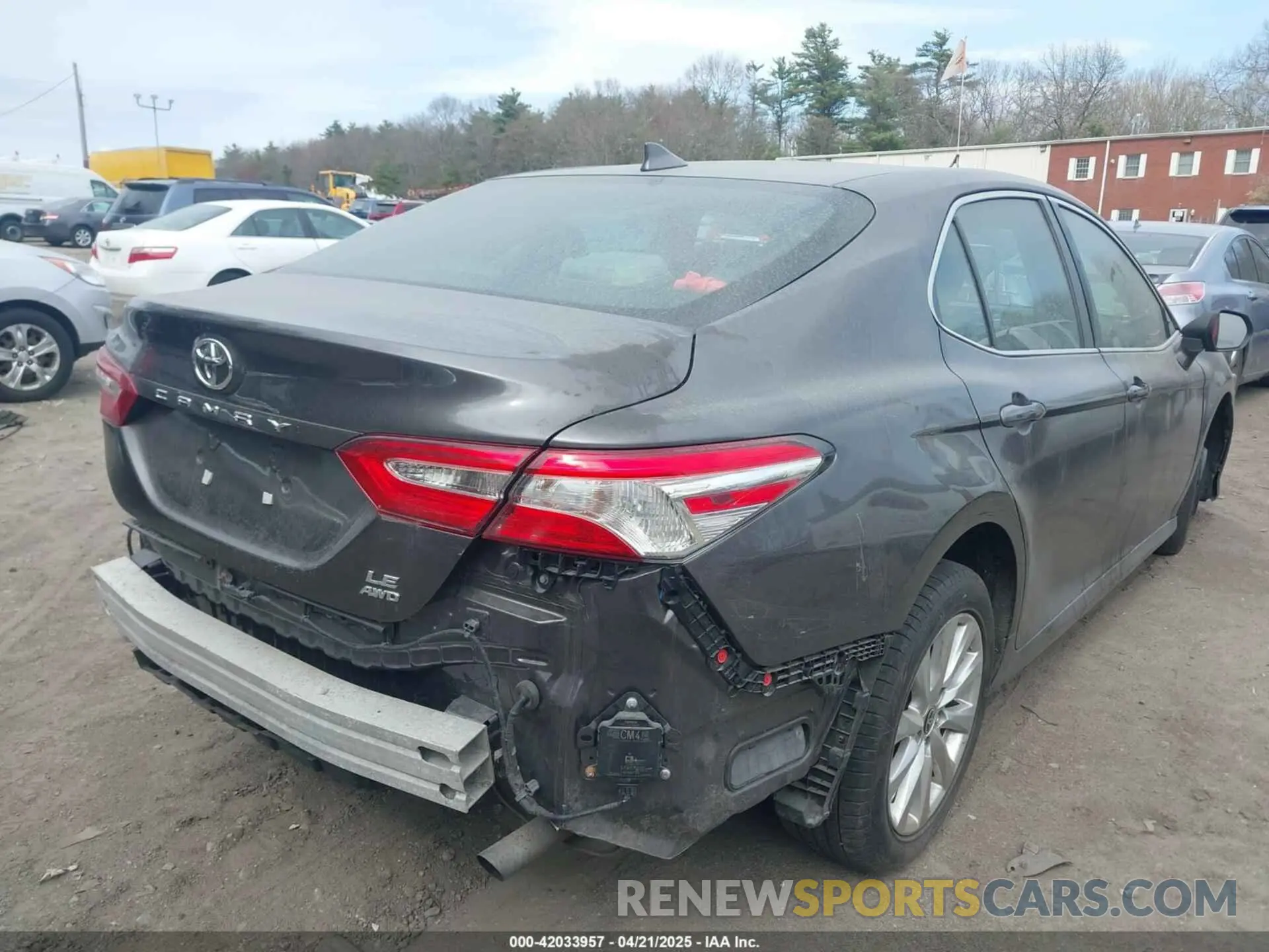 4 Photograph of a damaged car 4T1L11BK1LU009023 TOYOTA CAMRY 2020