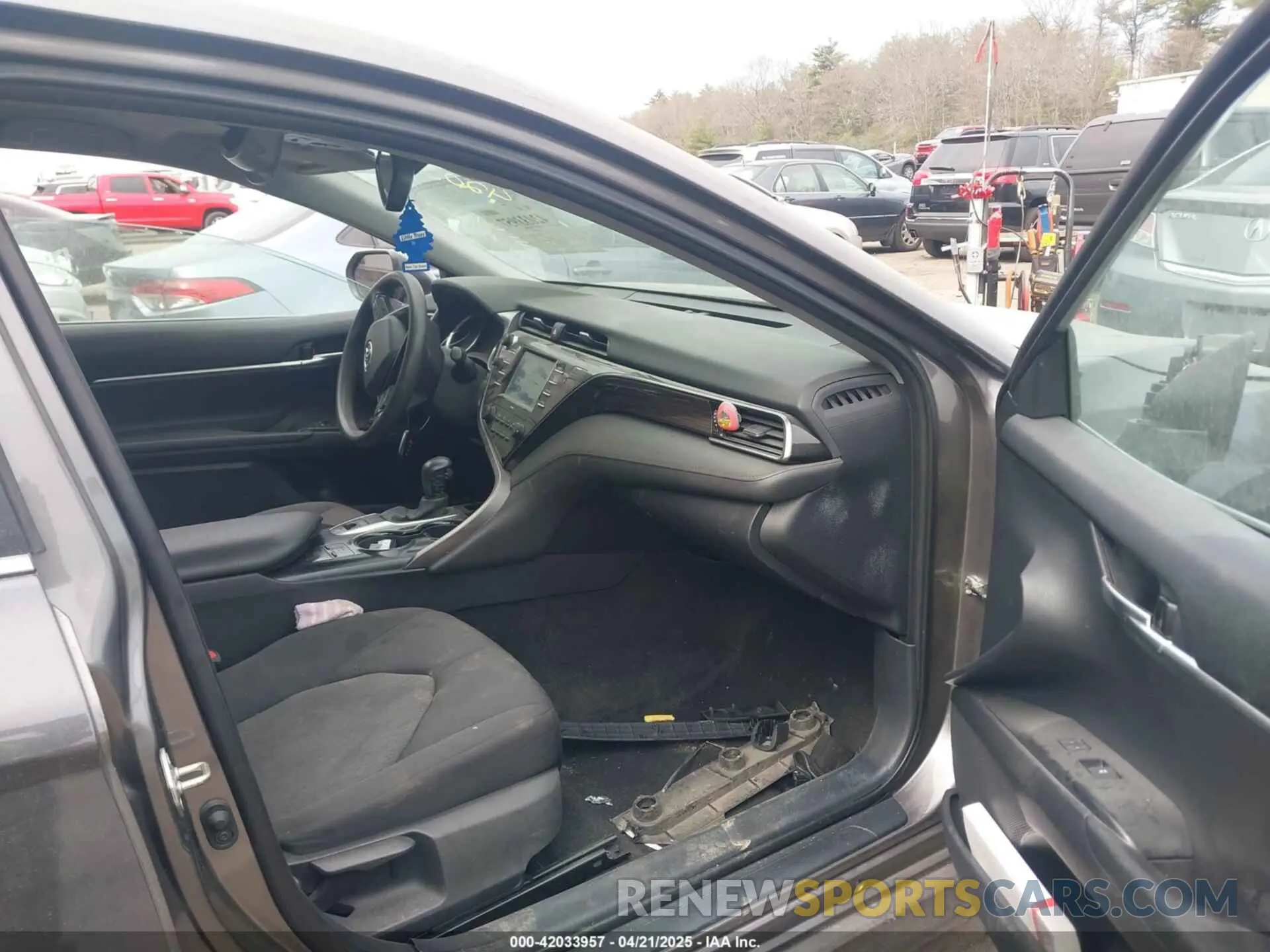 5 Photograph of a damaged car 4T1L11BK1LU009023 TOYOTA CAMRY 2020