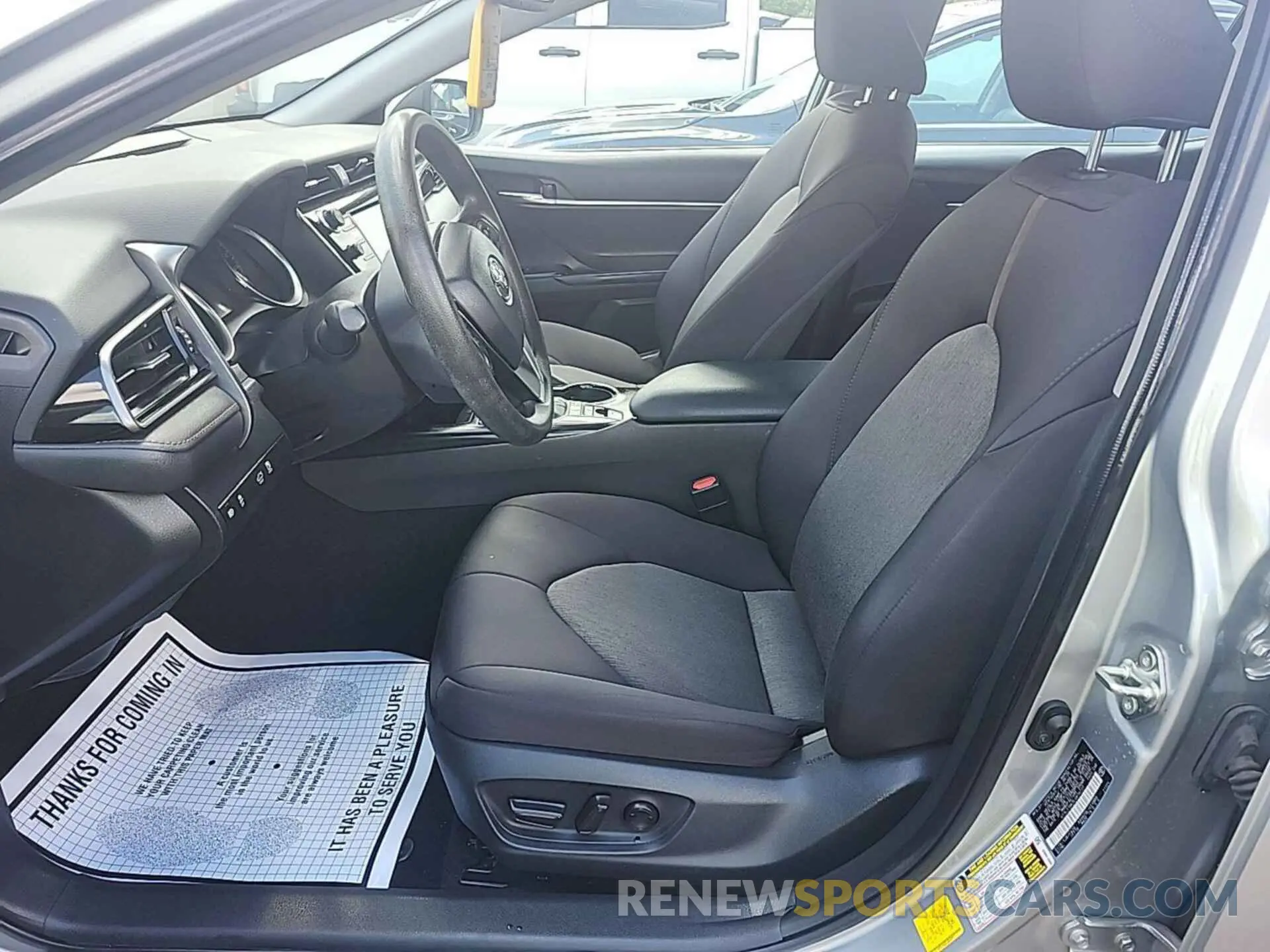 4 Photograph of a damaged car 4T1L31AK2LU014727 TOYOTA CAMRY 2020
