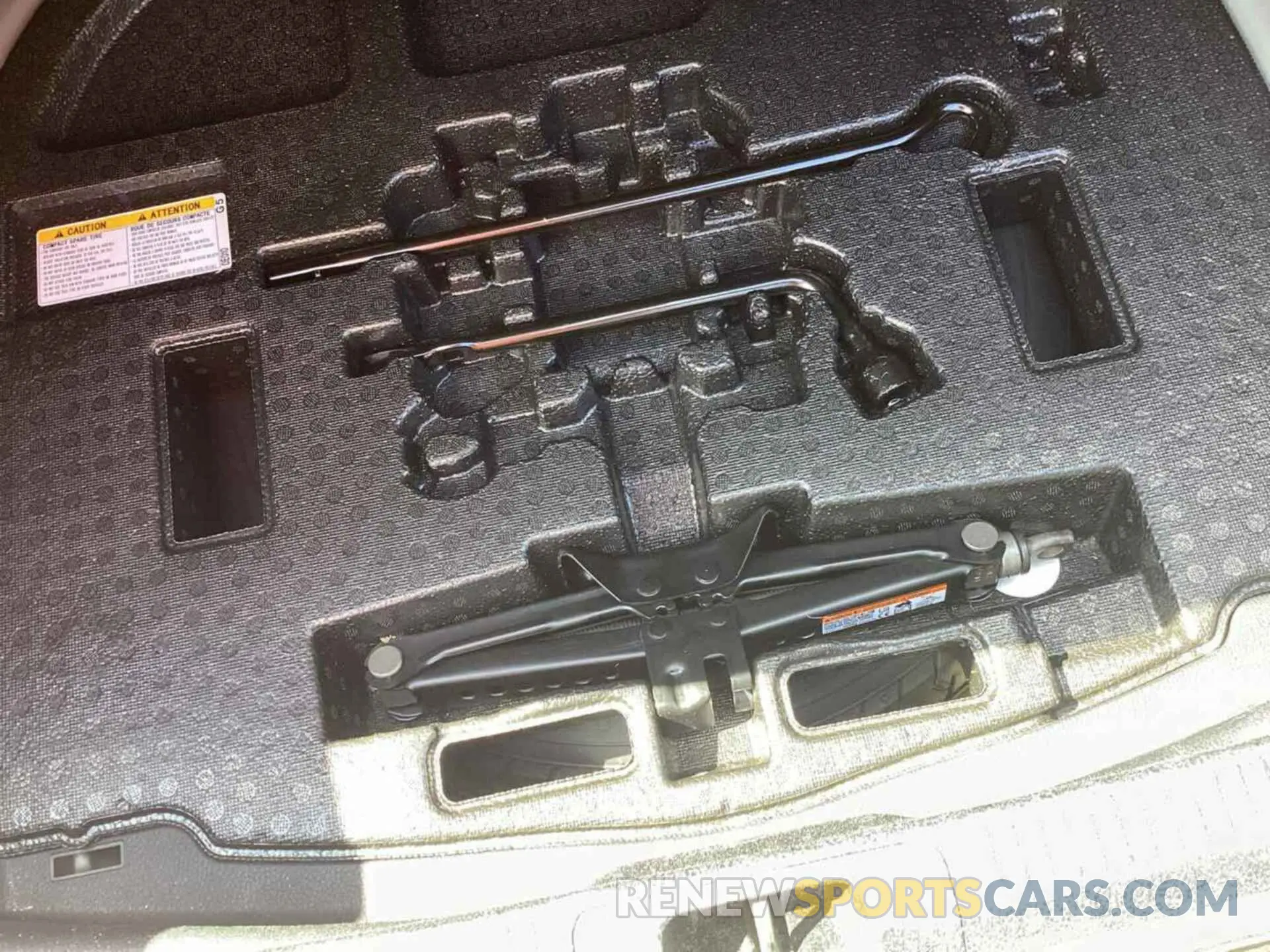 9 Фотография поврежденного автомобиля 4T1L31AK4LU015040 TOYOTA CAMRY 2020