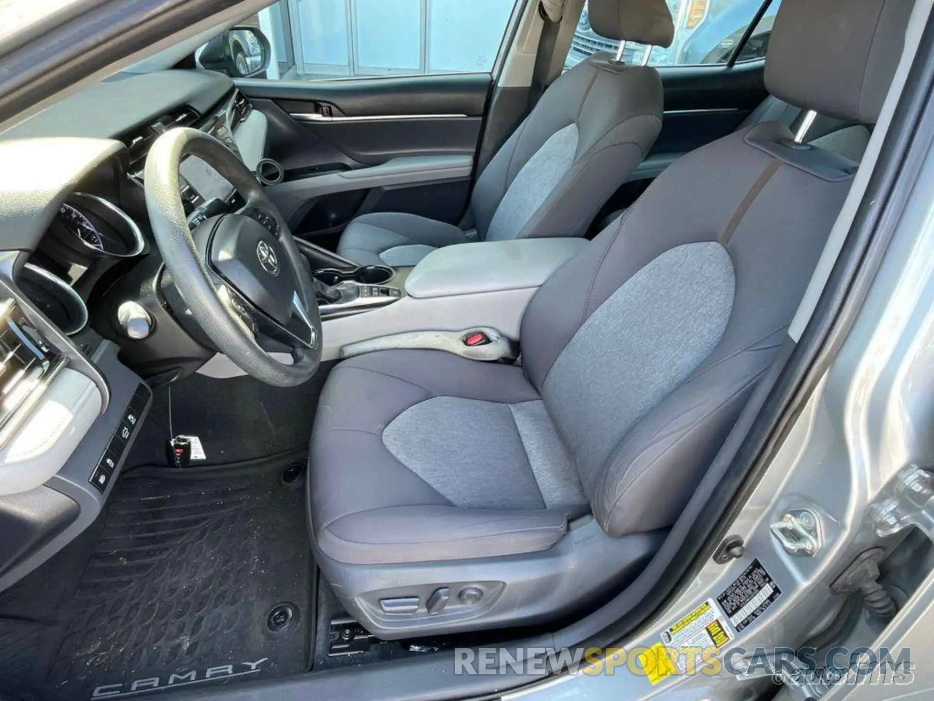 12 Фотография поврежденного автомобиля 4T1L31AK4LU015085 TOYOTA CAMRY 2020