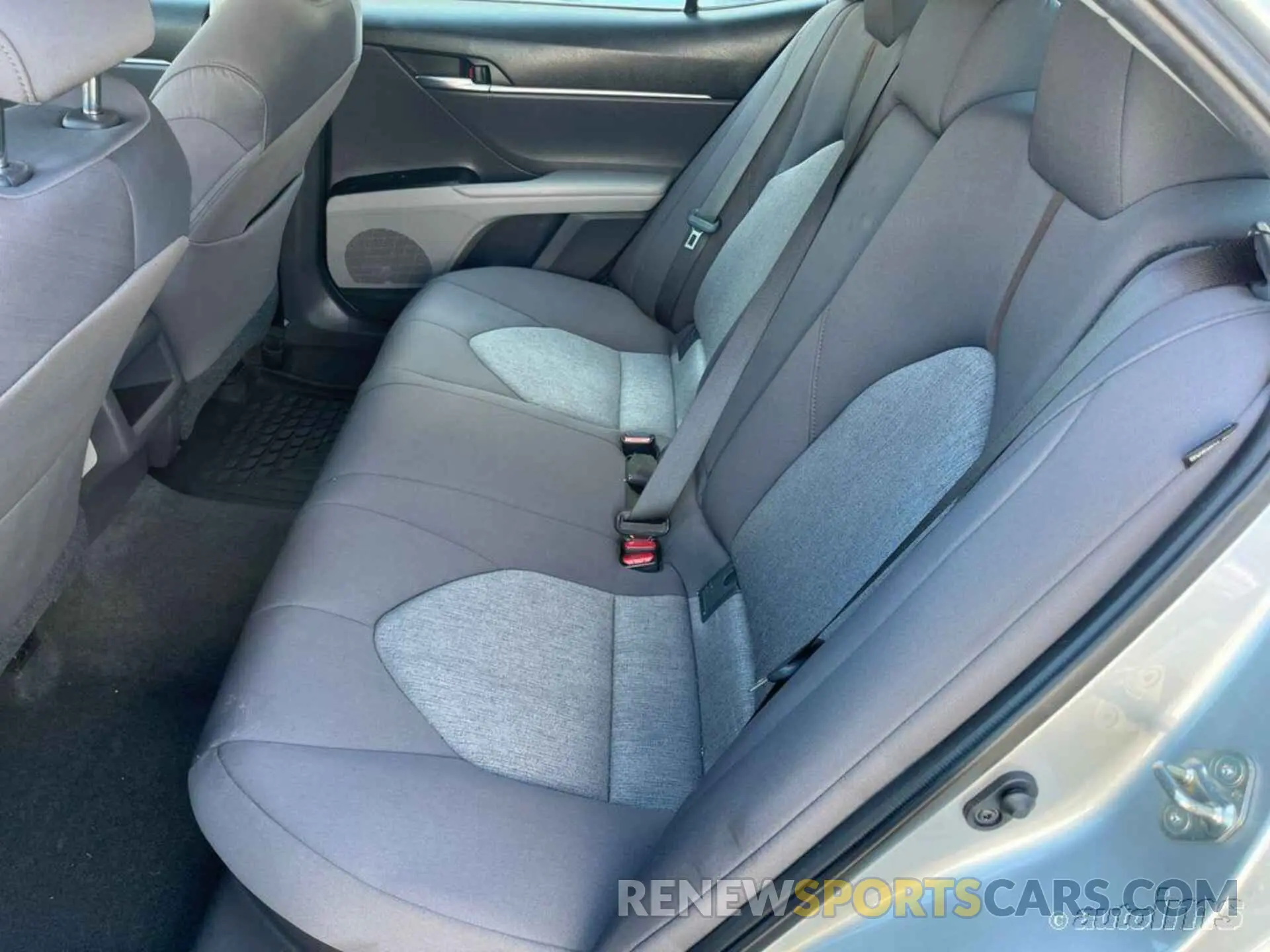 4 Фотография поврежденного автомобиля 4T1L31AK4LU015085 TOYOTA CAMRY 2020