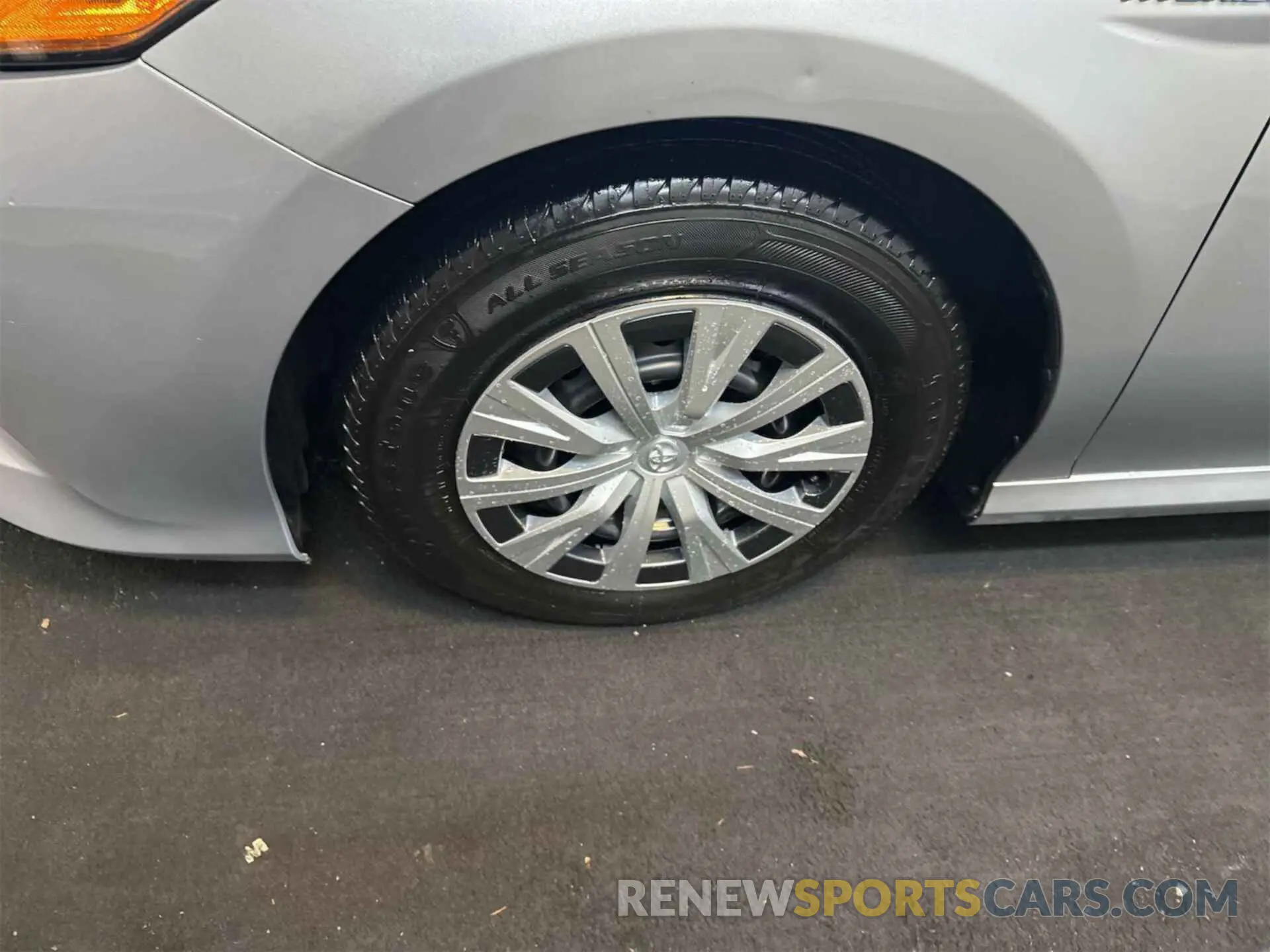 29 Photograph of a damaged car 4T1L31AK5LU537515 TOYOTA CAMRY 2020