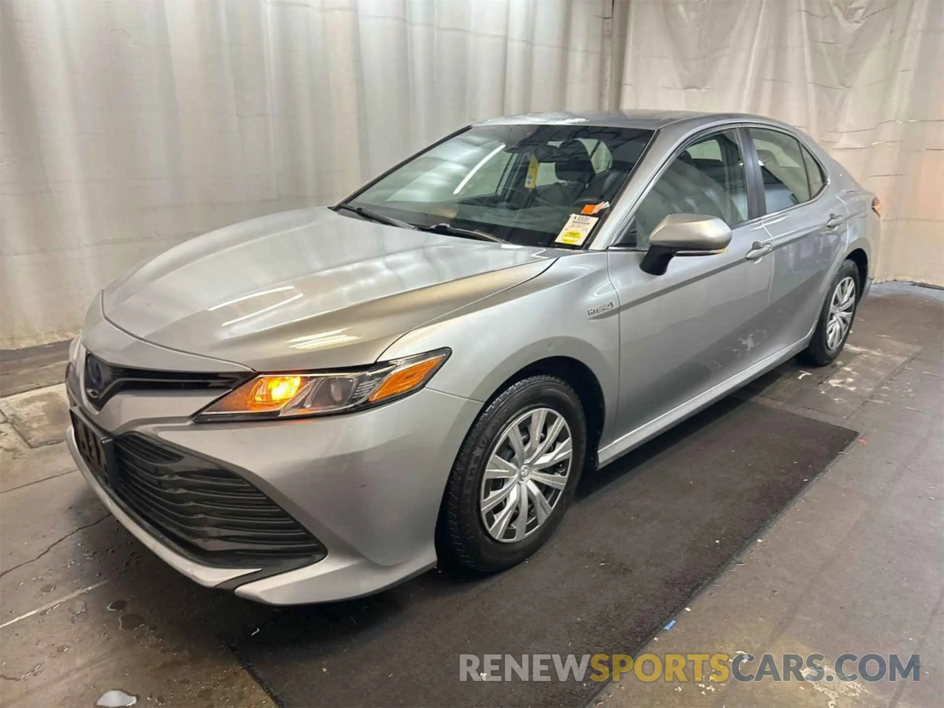 4 Photograph of a damaged car 4T1L31AK5LU537515 TOYOTA CAMRY 2020