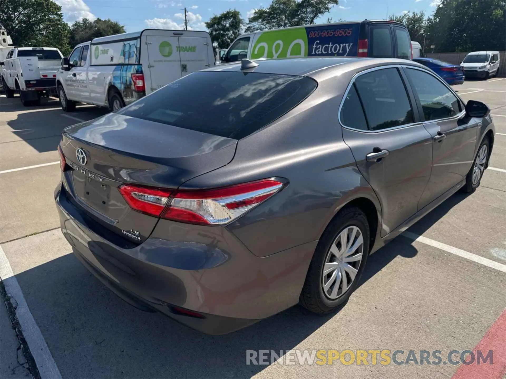 16 Photograph of a damaged car 4T1L31AK6LU015072 TOYOTA CAMRY 2020
