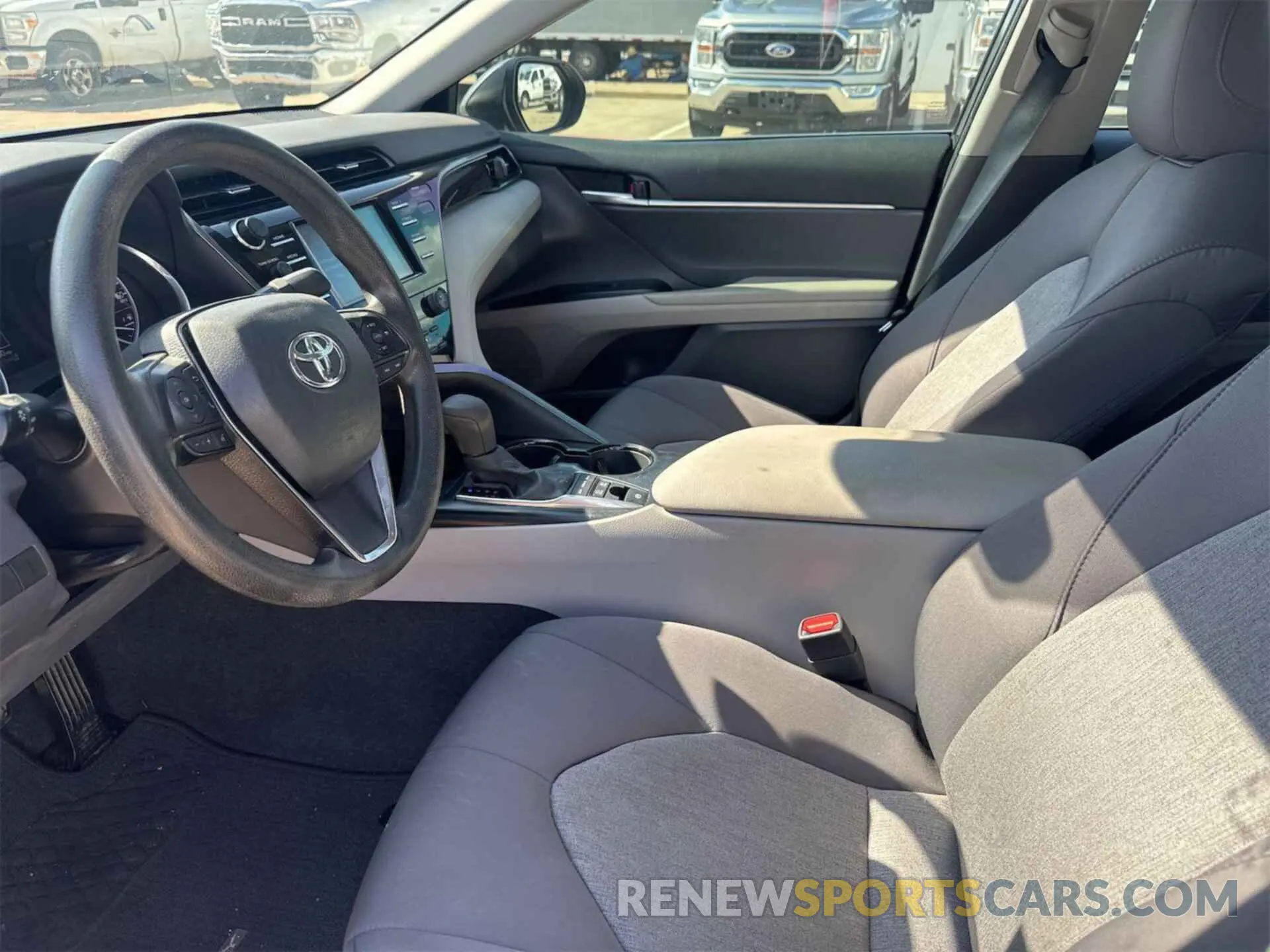 3 Photograph of a damaged car 4T1L31AK6LU015072 TOYOTA CAMRY 2020