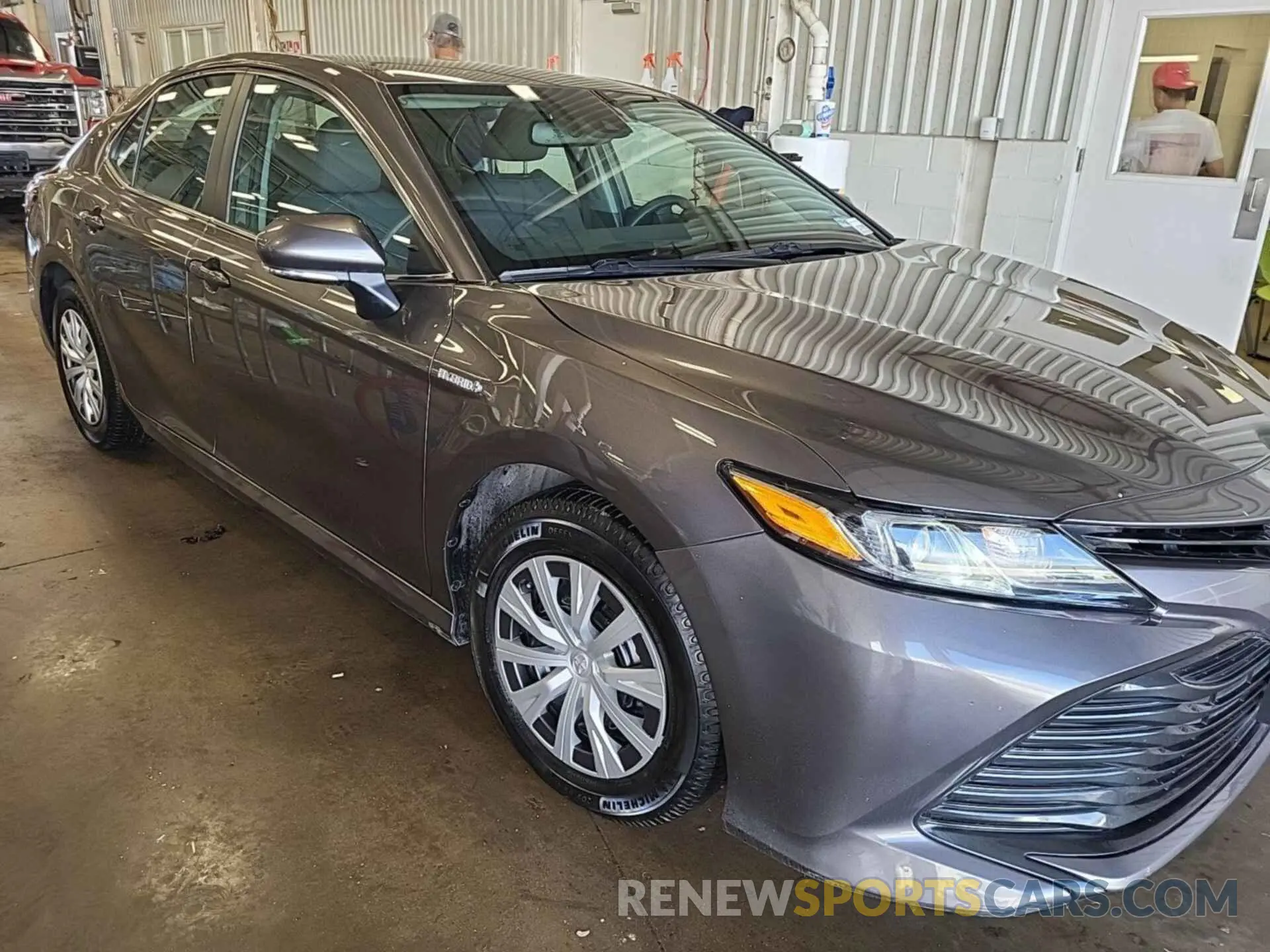 14 Photograph of a damaged car 4T1L31AK6LU536910 TOYOTA CAMRY 2020