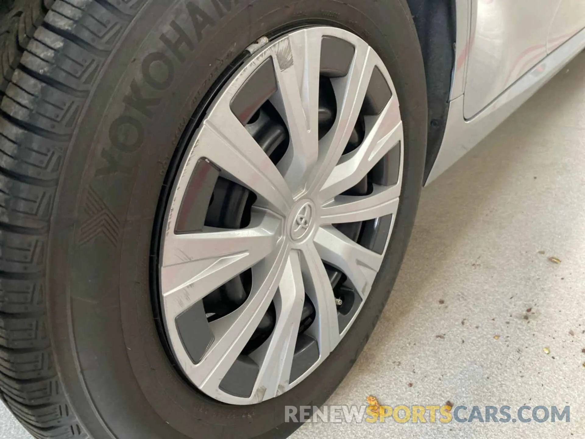 2 Photograph of a damaged car 4T1L31AK9LU014952 TOYOTA CAMRY 2020