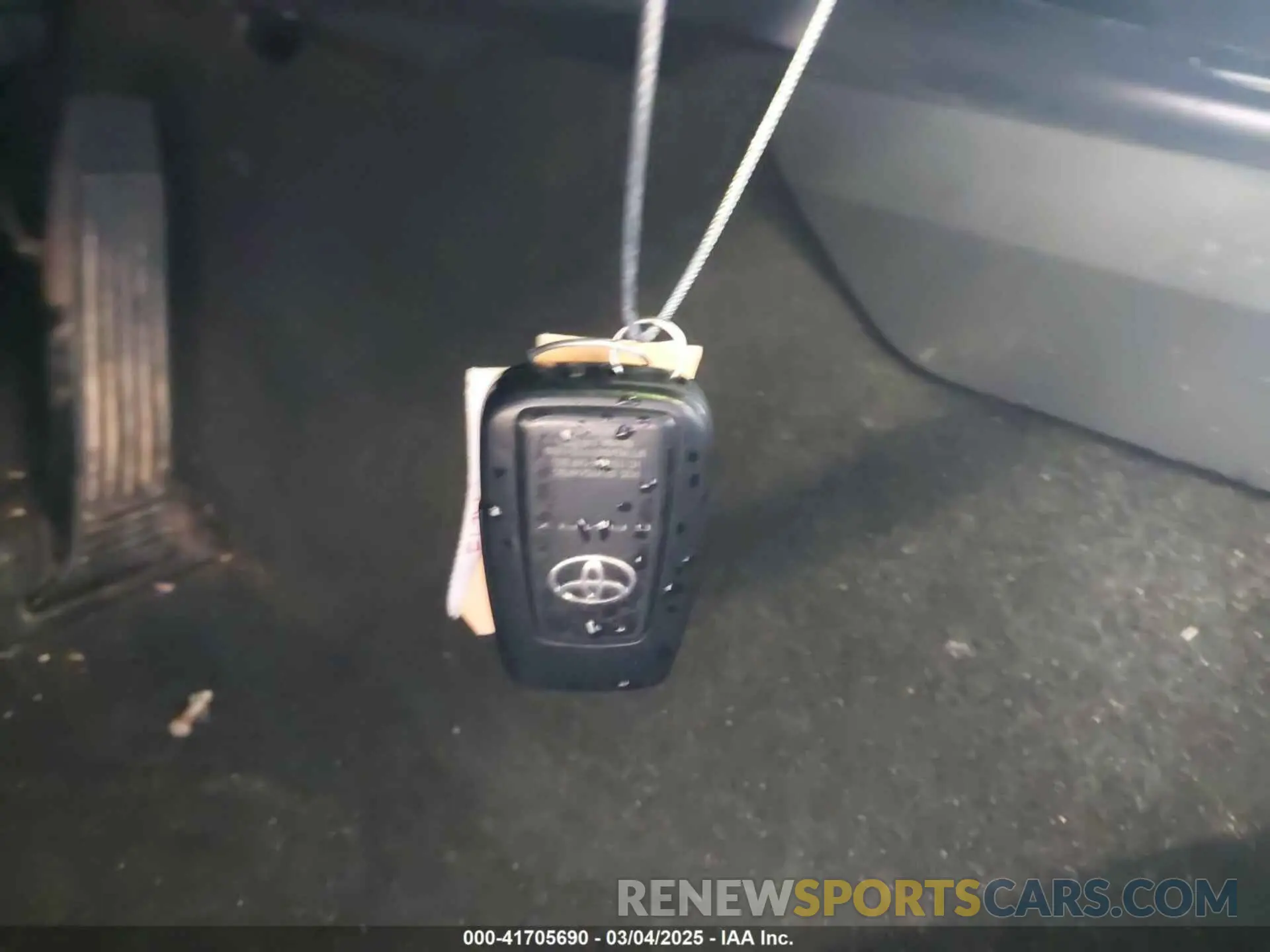 11 Photograph of a damaged car 4T1M11AK0LU911720 TOYOTA CAMRY 2020