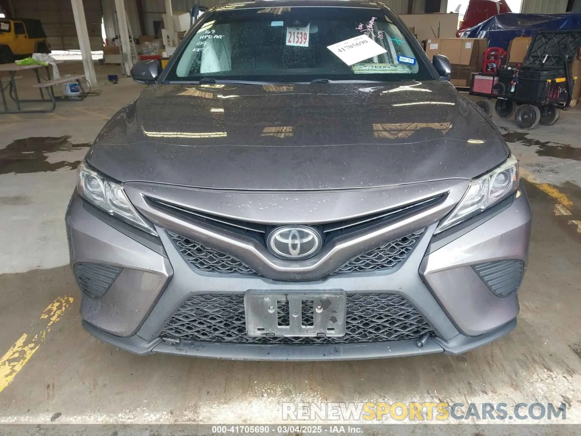 12 Photograph of a damaged car 4T1M11AK0LU911720 TOYOTA CAMRY 2020