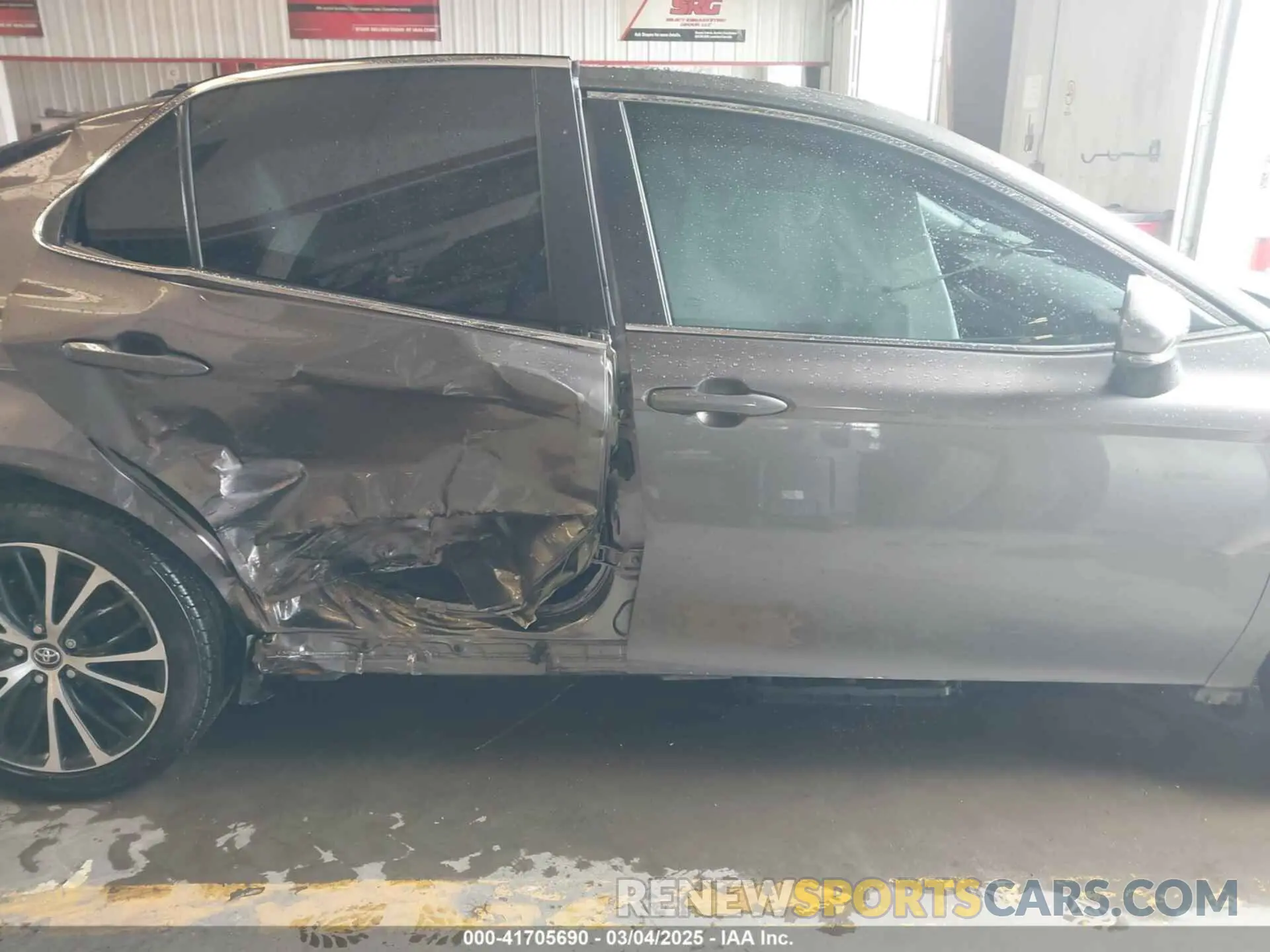 13 Photograph of a damaged car 4T1M11AK0LU911720 TOYOTA CAMRY 2020