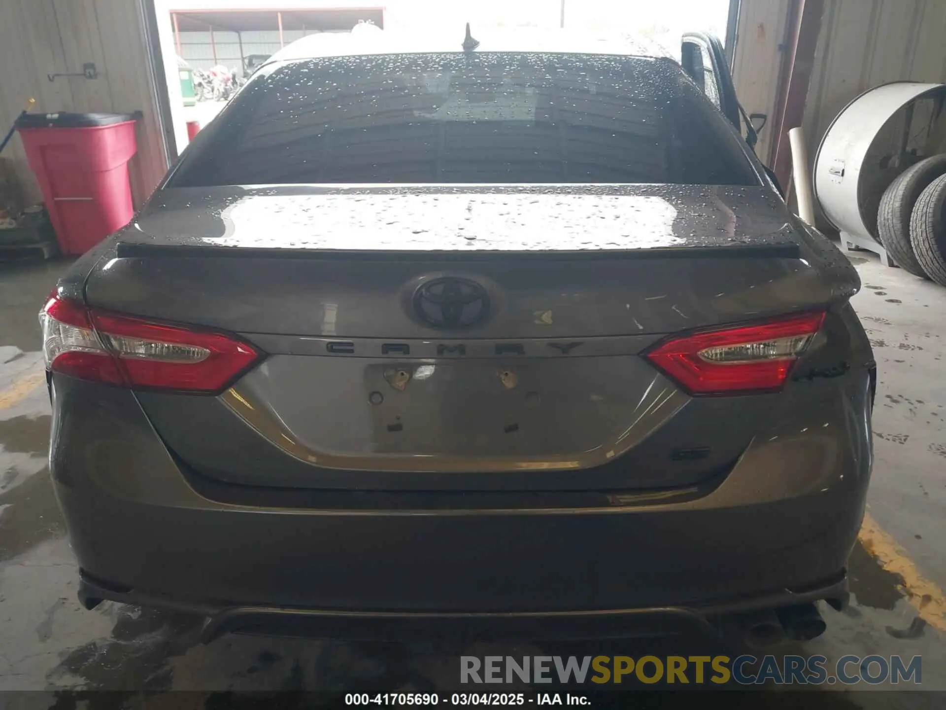 16 Photograph of a damaged car 4T1M11AK0LU911720 TOYOTA CAMRY 2020