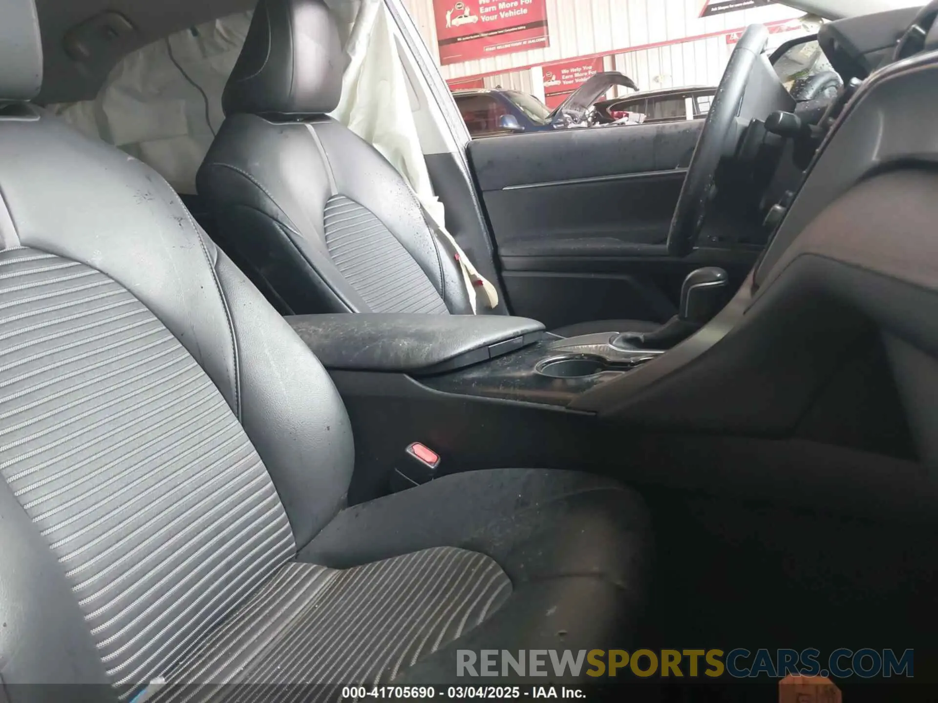 5 Photograph of a damaged car 4T1M11AK0LU911720 TOYOTA CAMRY 2020