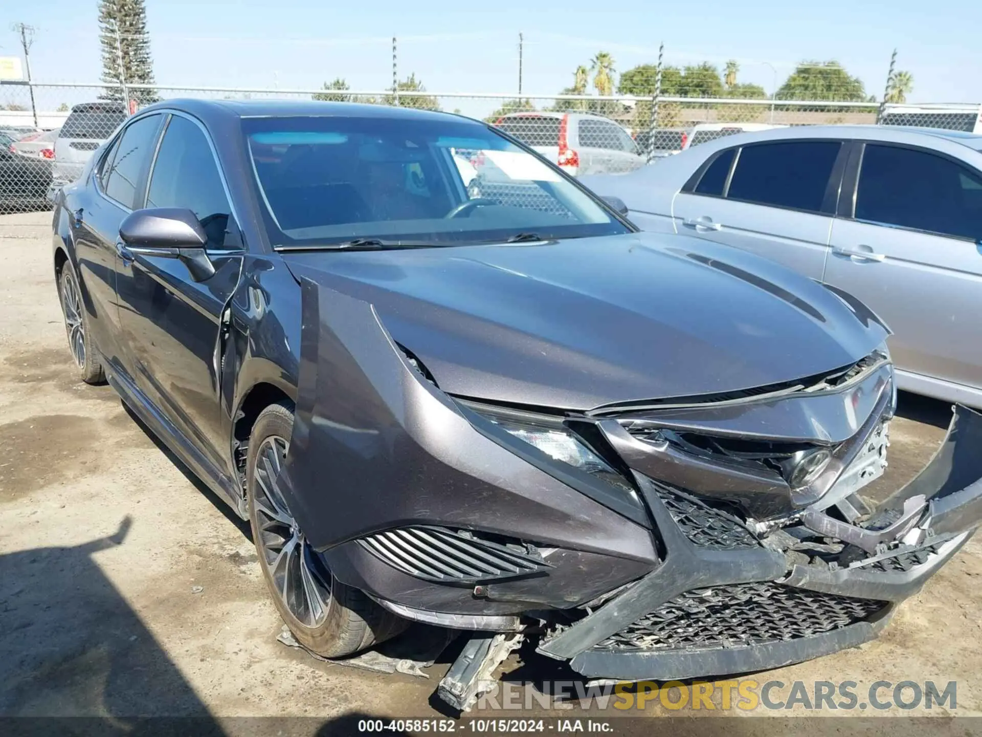 1 Photograph of a damaged car 4T1M11AK0LU932700 TOYOTA CAMRY 2020