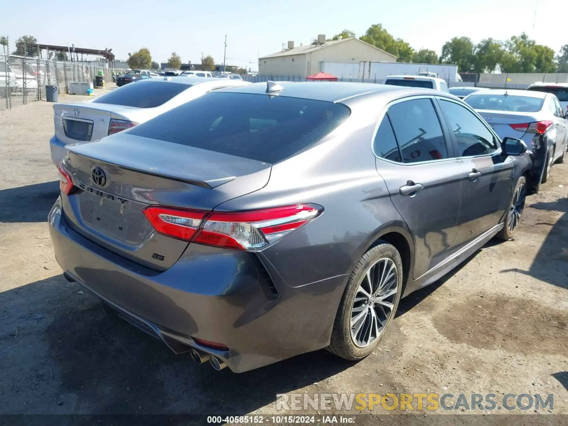 4 Photograph of a damaged car 4T1M11AK0LU932700 TOYOTA CAMRY 2020