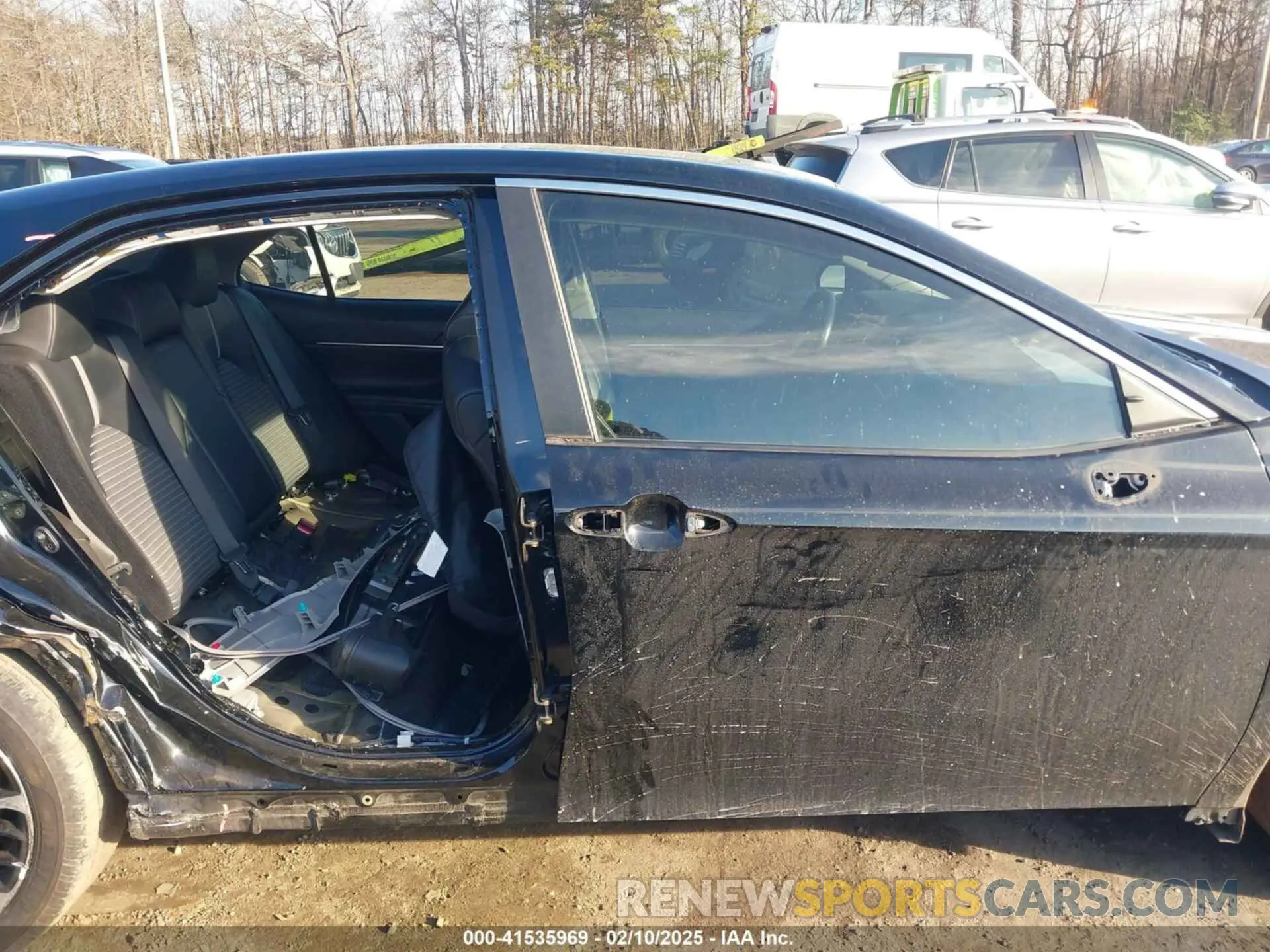 13 Photograph of a damaged car 4T1M11AK1LU875357 TOYOTA CAMRY 2020