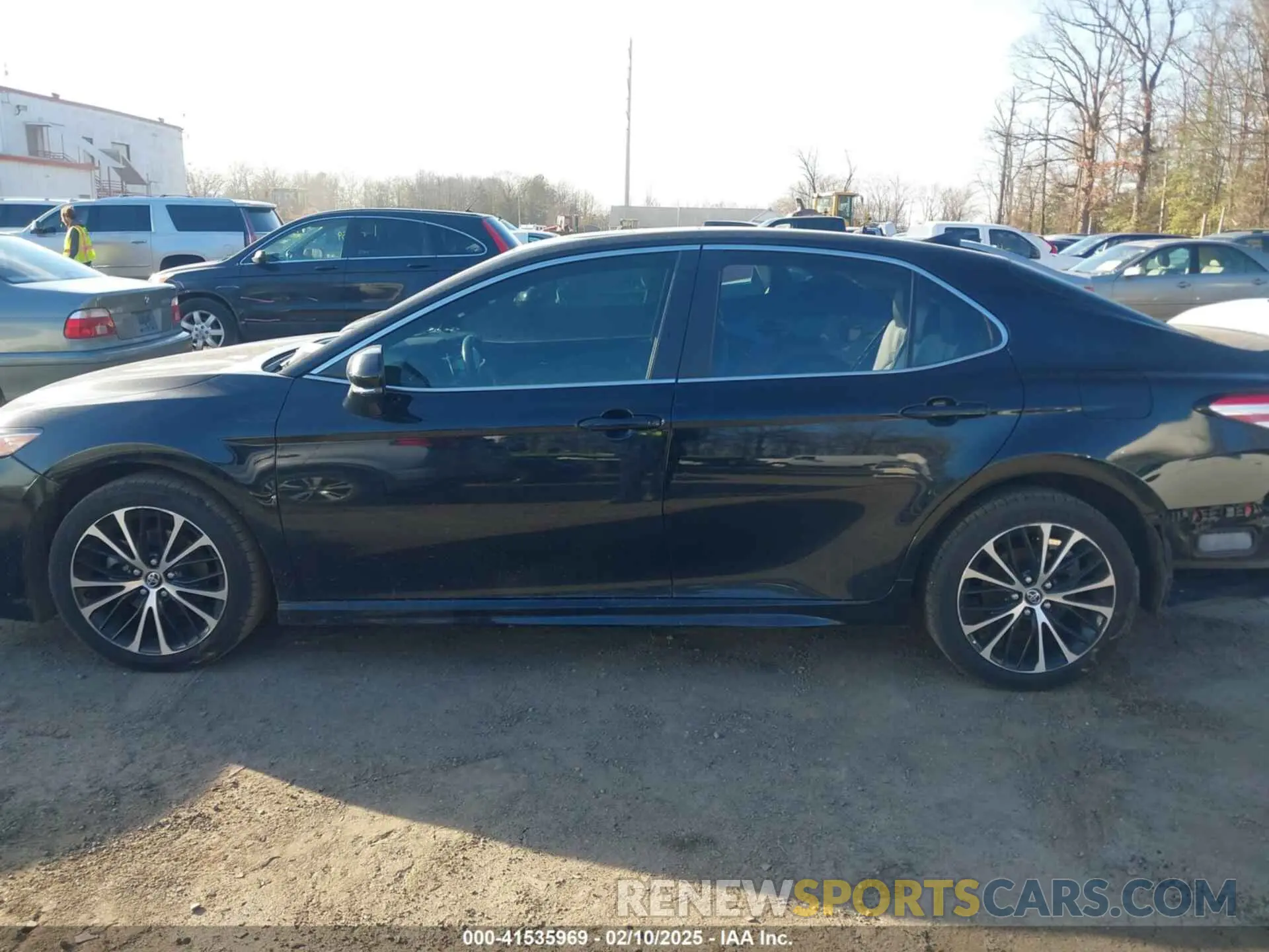 14 Photograph of a damaged car 4T1M11AK1LU875357 TOYOTA CAMRY 2020