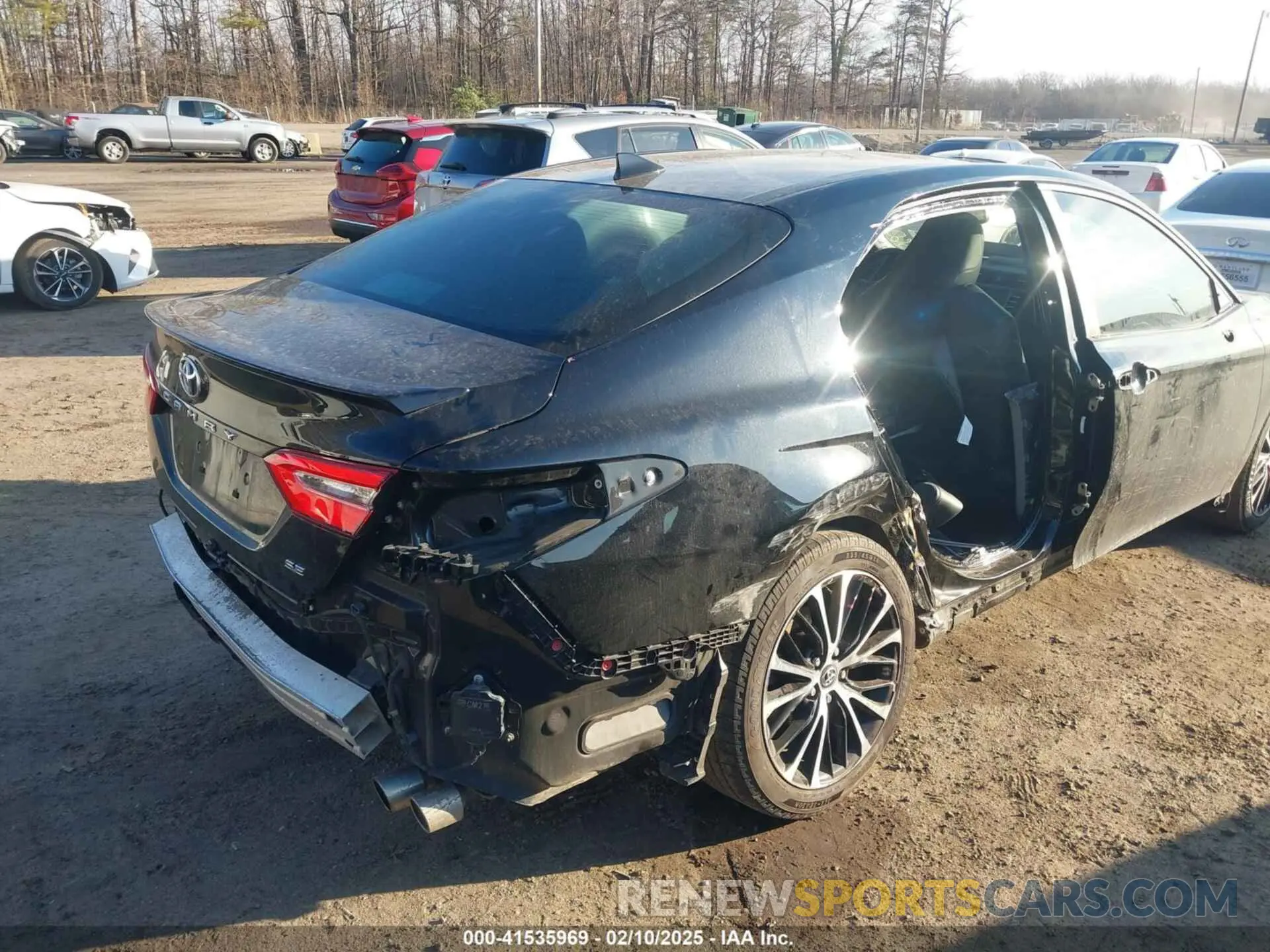 6 Photograph of a damaged car 4T1M11AK1LU875357 TOYOTA CAMRY 2020