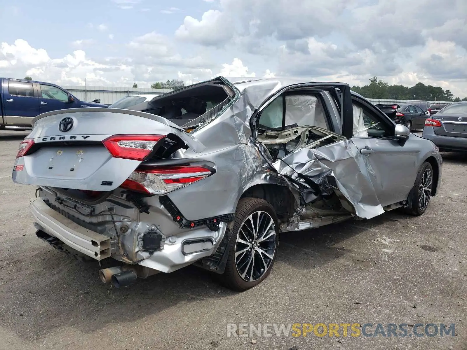 4 Photograph of a damaged car 4T1M11AK1LU936903 TOYOTA CAMRY 2020