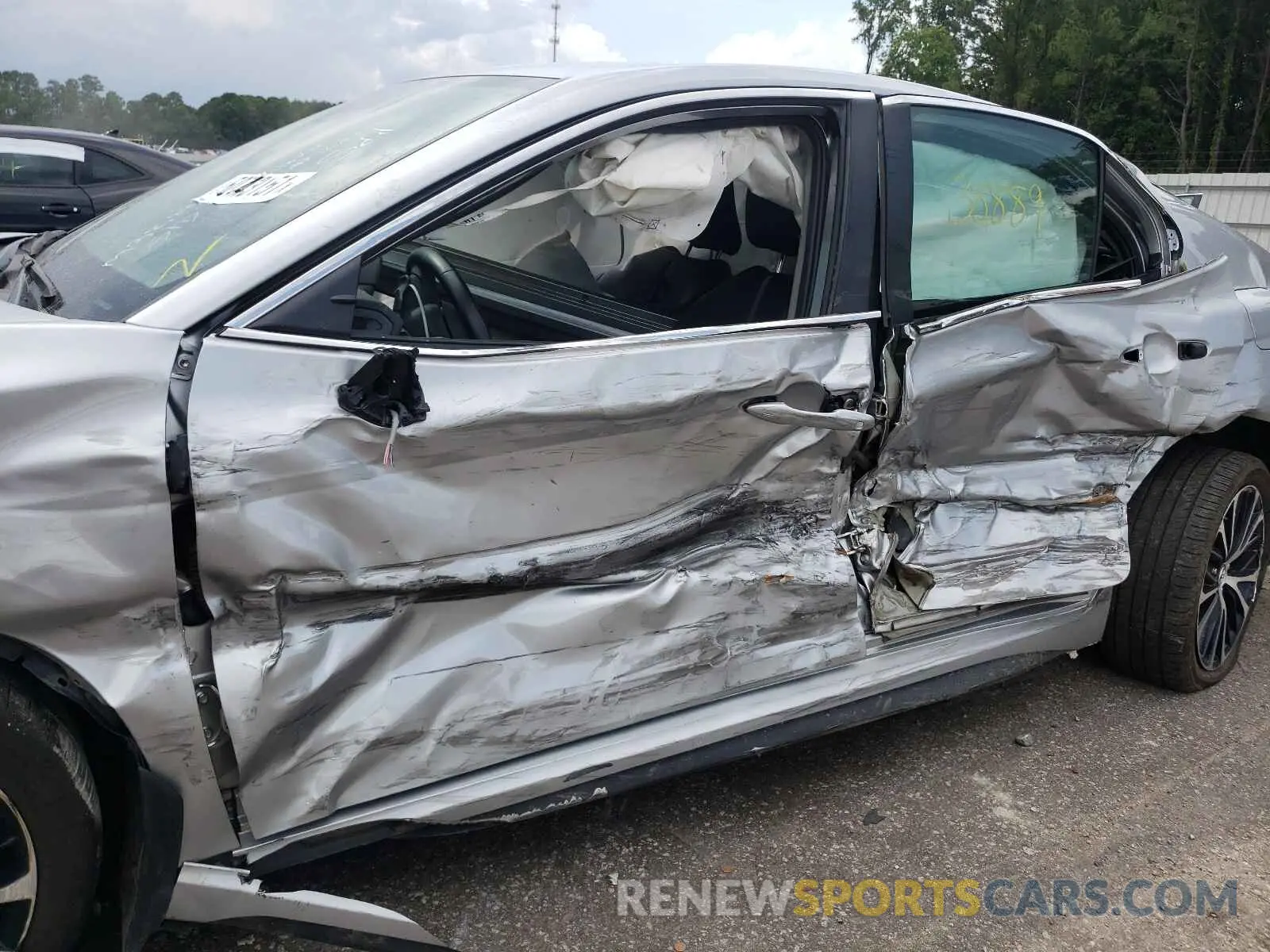 9 Photograph of a damaged car 4T1M11AK1LU936903 TOYOTA CAMRY 2020