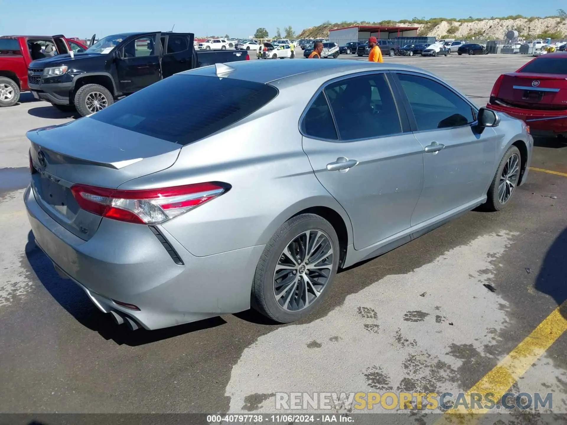 4 Фотография поврежденного автомобиля 4T1M11AK2LU399684 TOYOTA CAMRY 2020