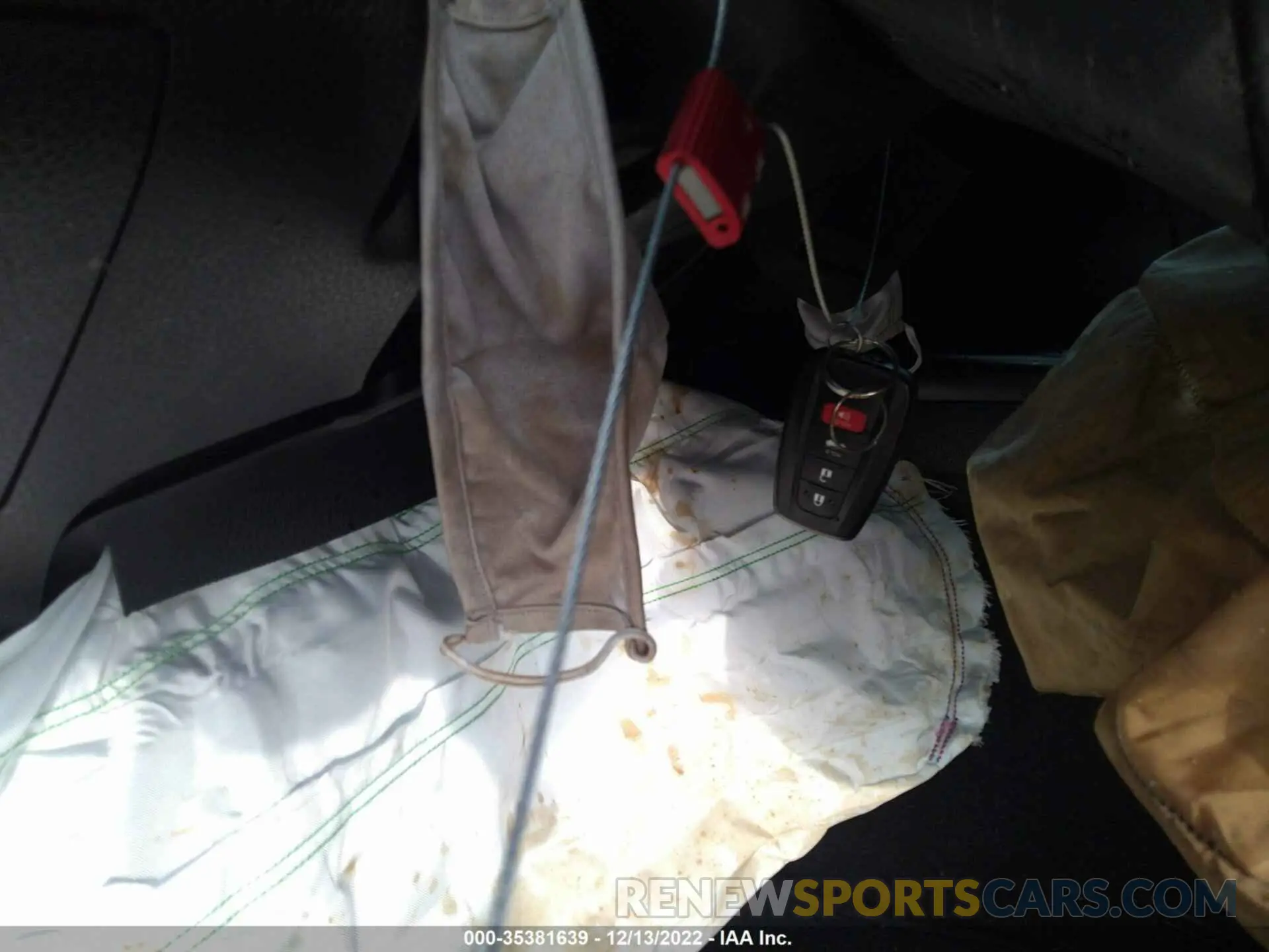 11 Photograph of a damaged car 4T1M11AK2LU899926 TOYOTA CAMRY 2020