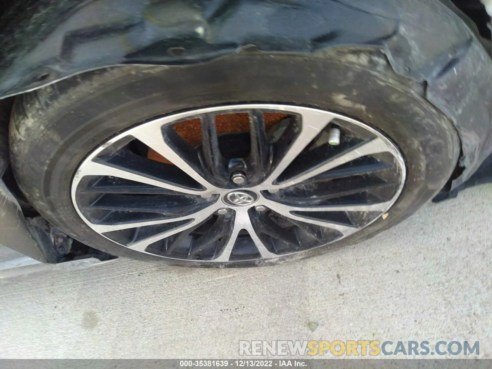15 Photograph of a damaged car 4T1M11AK2LU899926 TOYOTA CAMRY 2020