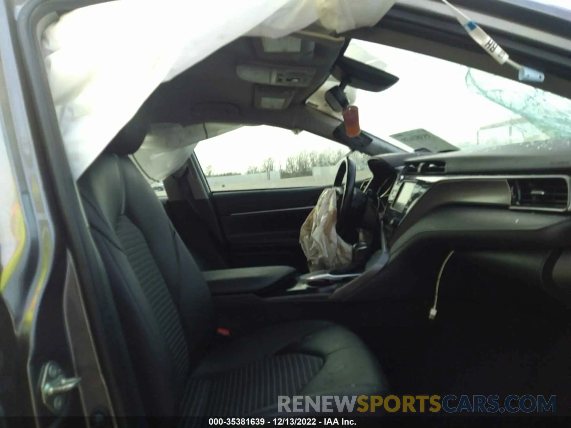 5 Photograph of a damaged car 4T1M11AK2LU899926 TOYOTA CAMRY 2020
