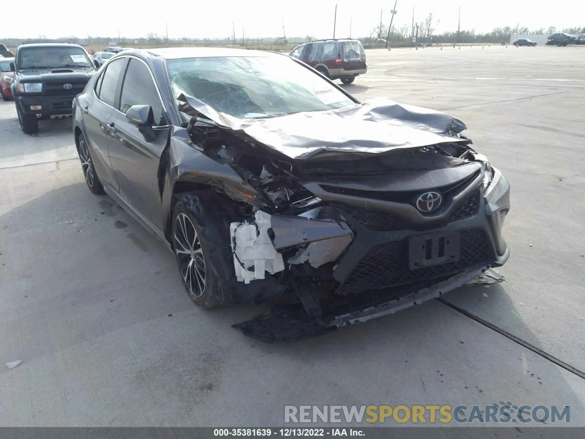 6 Photograph of a damaged car 4T1M11AK2LU899926 TOYOTA CAMRY 2020