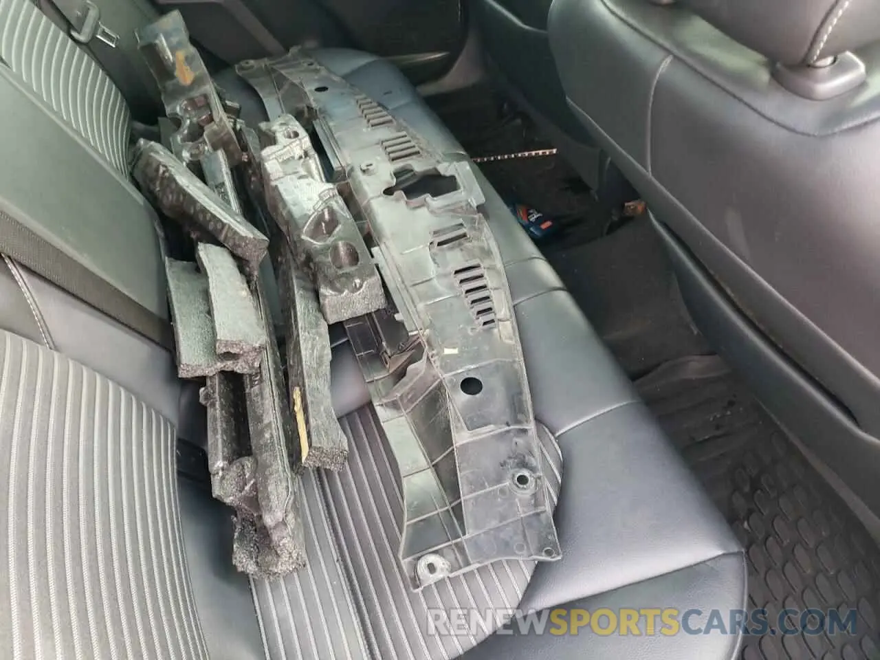 12 Photograph of a damaged car 4T1M11AK2LU955184 TOYOTA CAMRY 2020