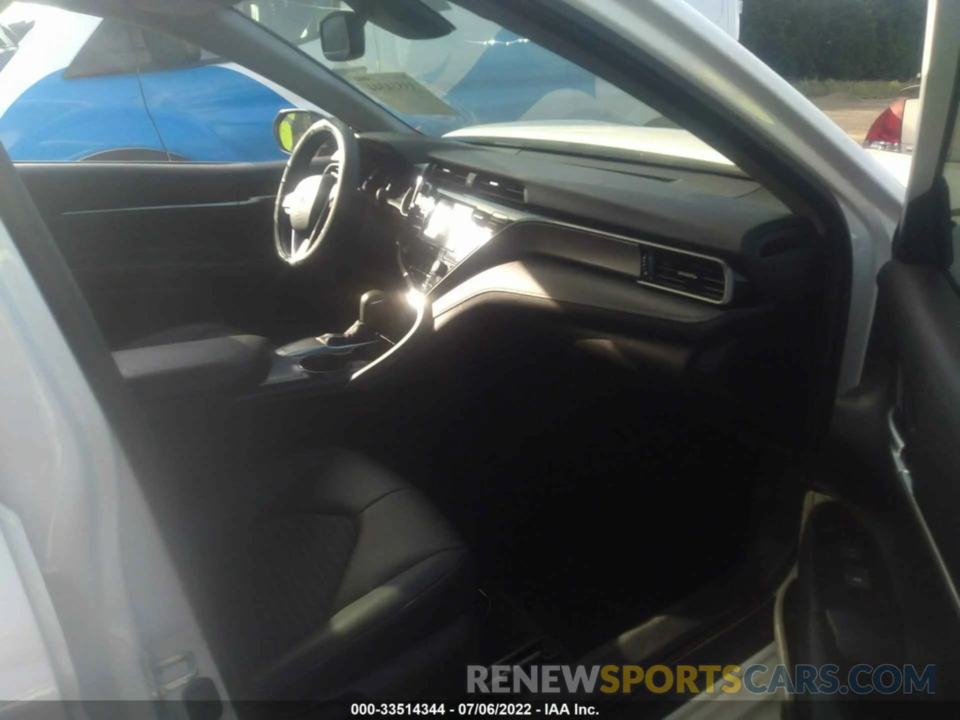 5 Photograph of a damaged car 4T1M11AK2LU966024 TOYOTA CAMRY 2020