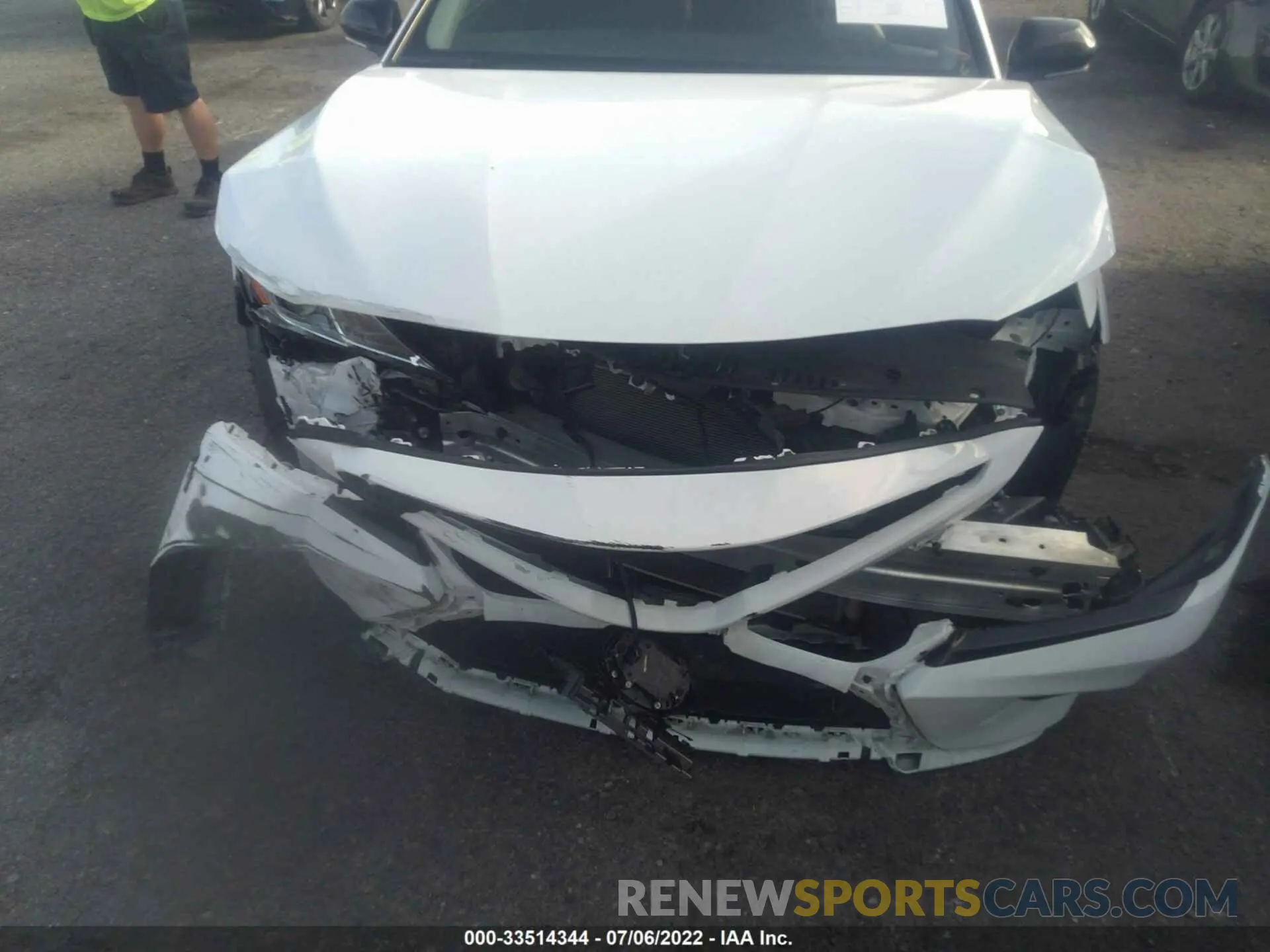 6 Photograph of a damaged car 4T1M11AK2LU966024 TOYOTA CAMRY 2020