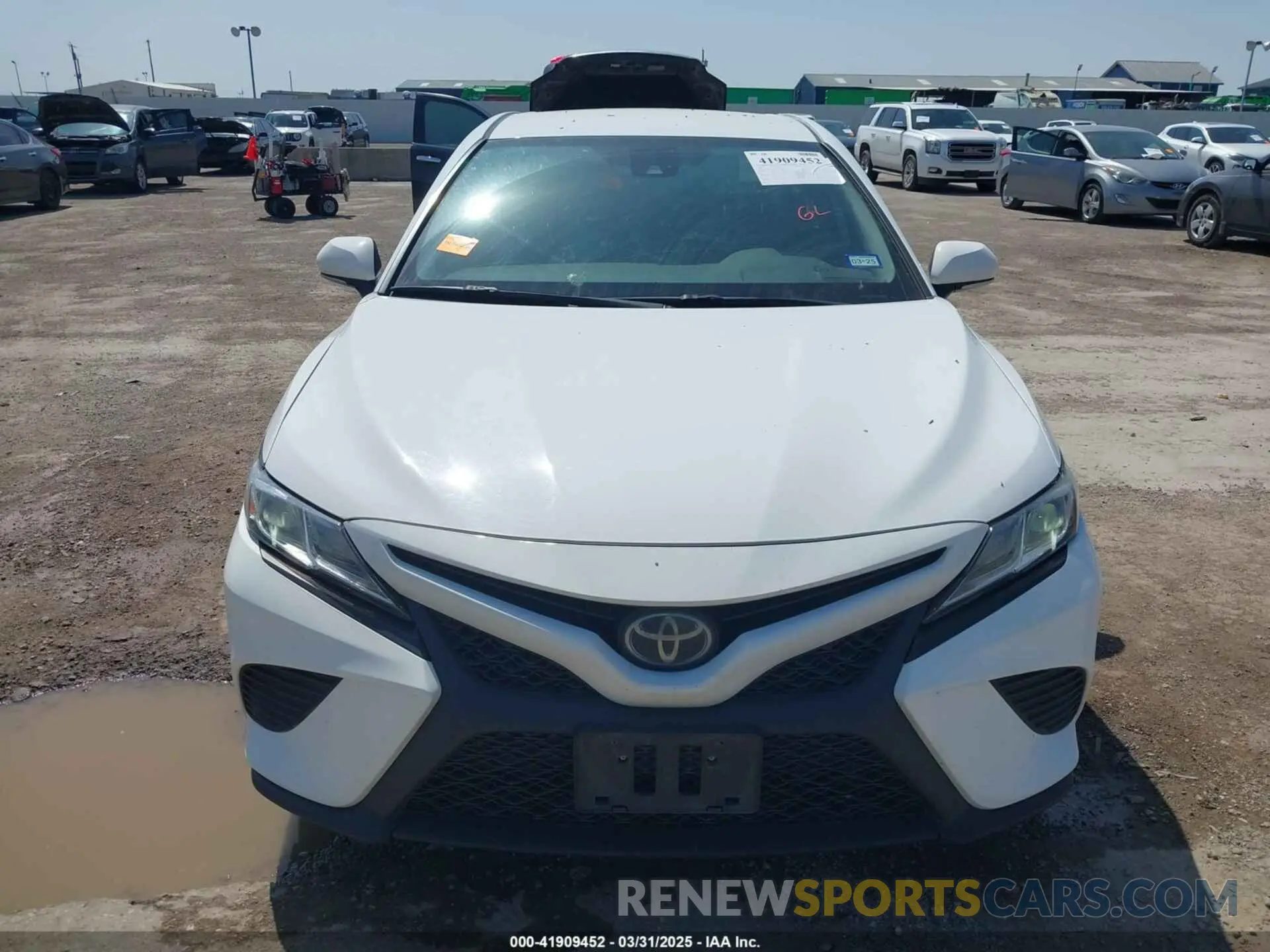 12 Фотография поврежденного автомобиля 4T1M11AK2LU978562 TOYOTA CAMRY 2020