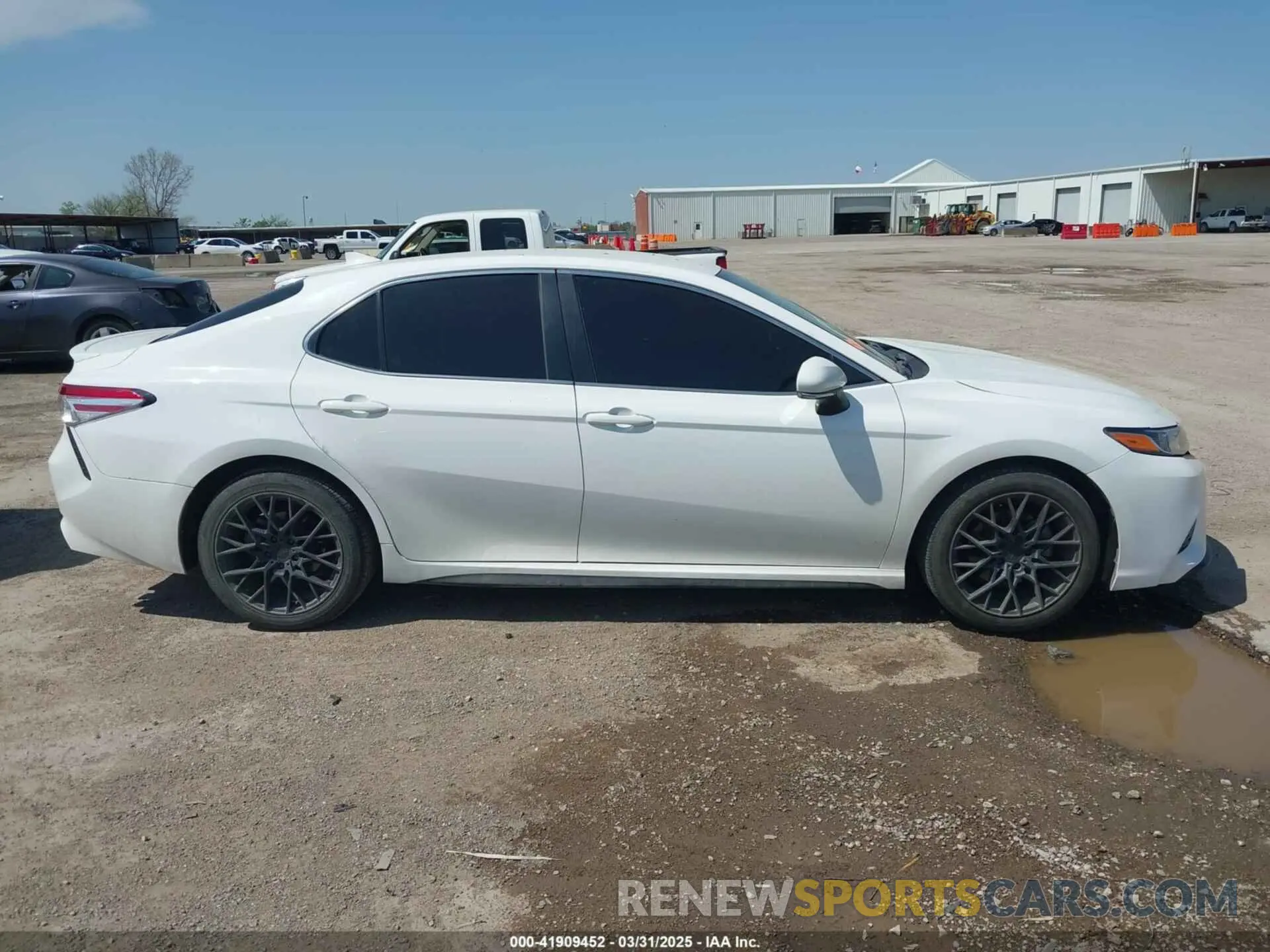 13 Фотография поврежденного автомобиля 4T1M11AK2LU978562 TOYOTA CAMRY 2020