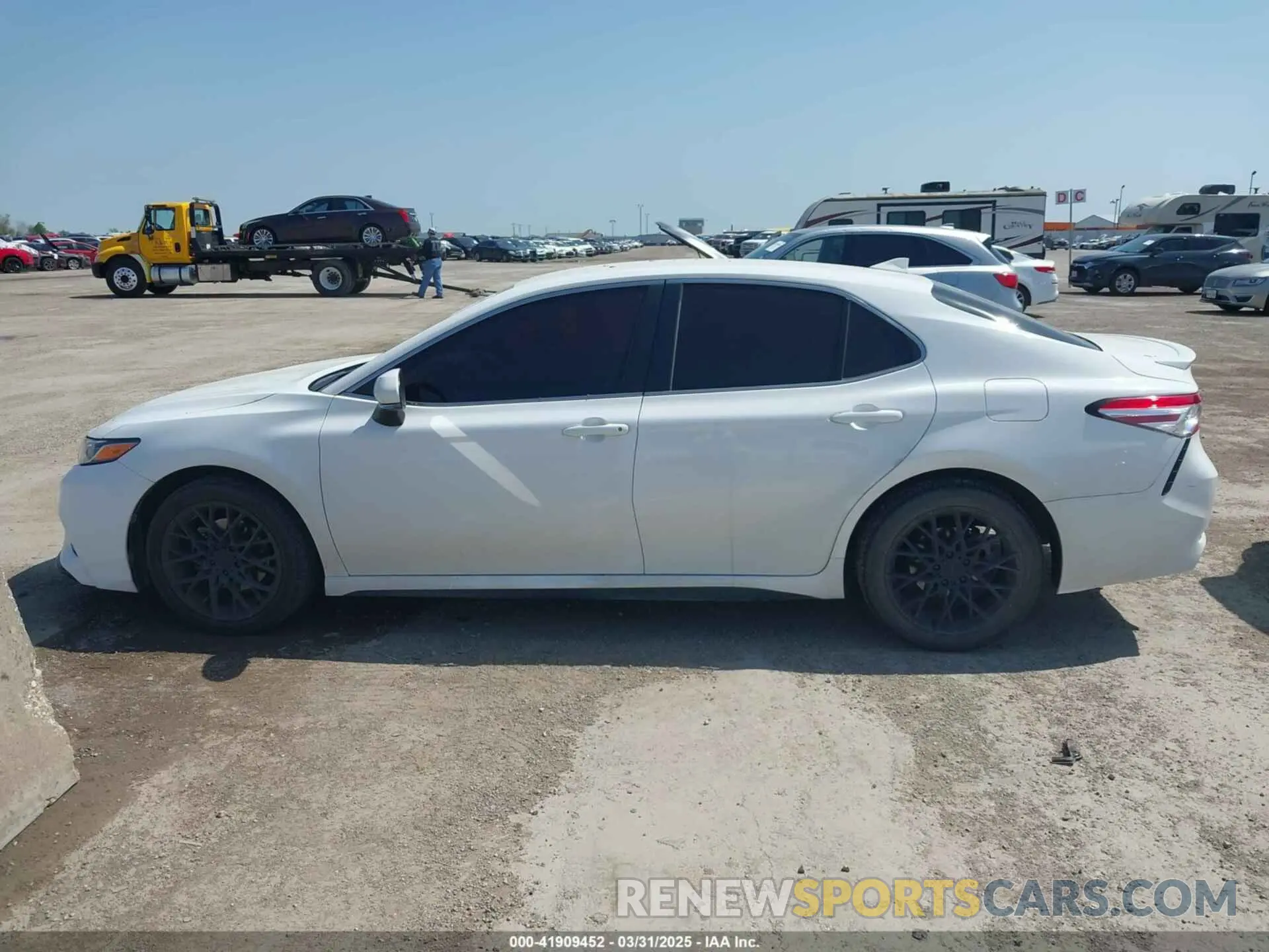 14 Фотография поврежденного автомобиля 4T1M11AK2LU978562 TOYOTA CAMRY 2020