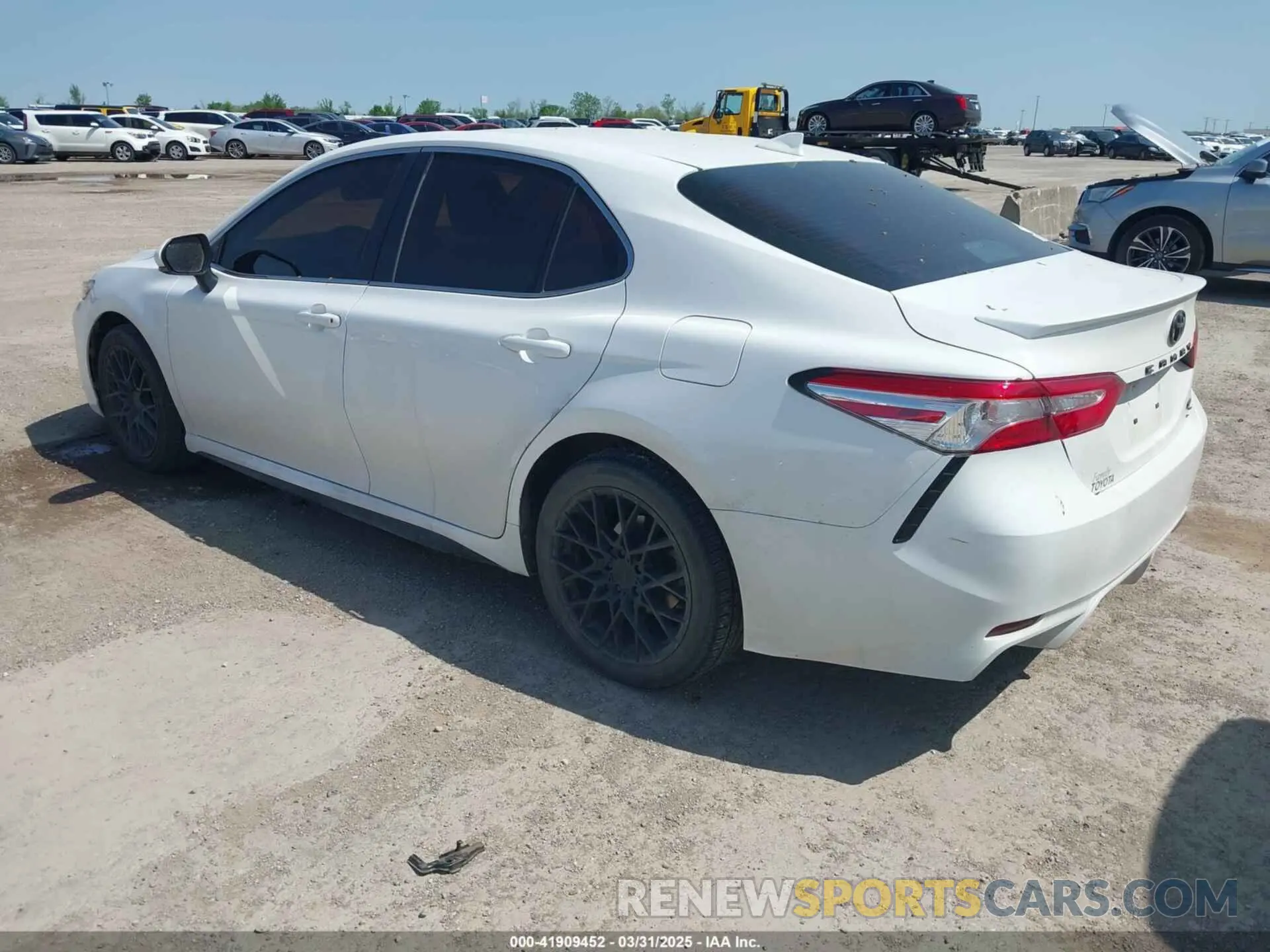 3 Фотография поврежденного автомобиля 4T1M11AK2LU978562 TOYOTA CAMRY 2020