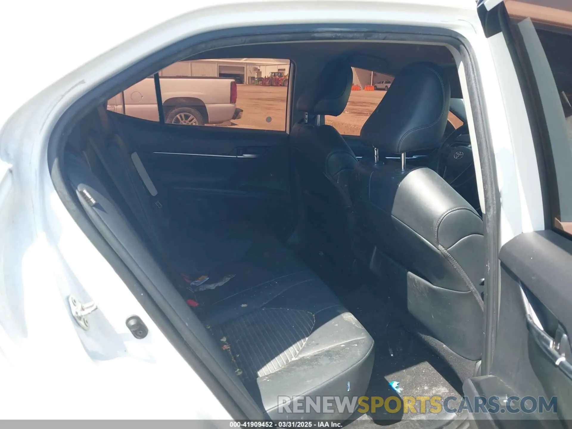 8 Фотография поврежденного автомобиля 4T1M11AK2LU978562 TOYOTA CAMRY 2020