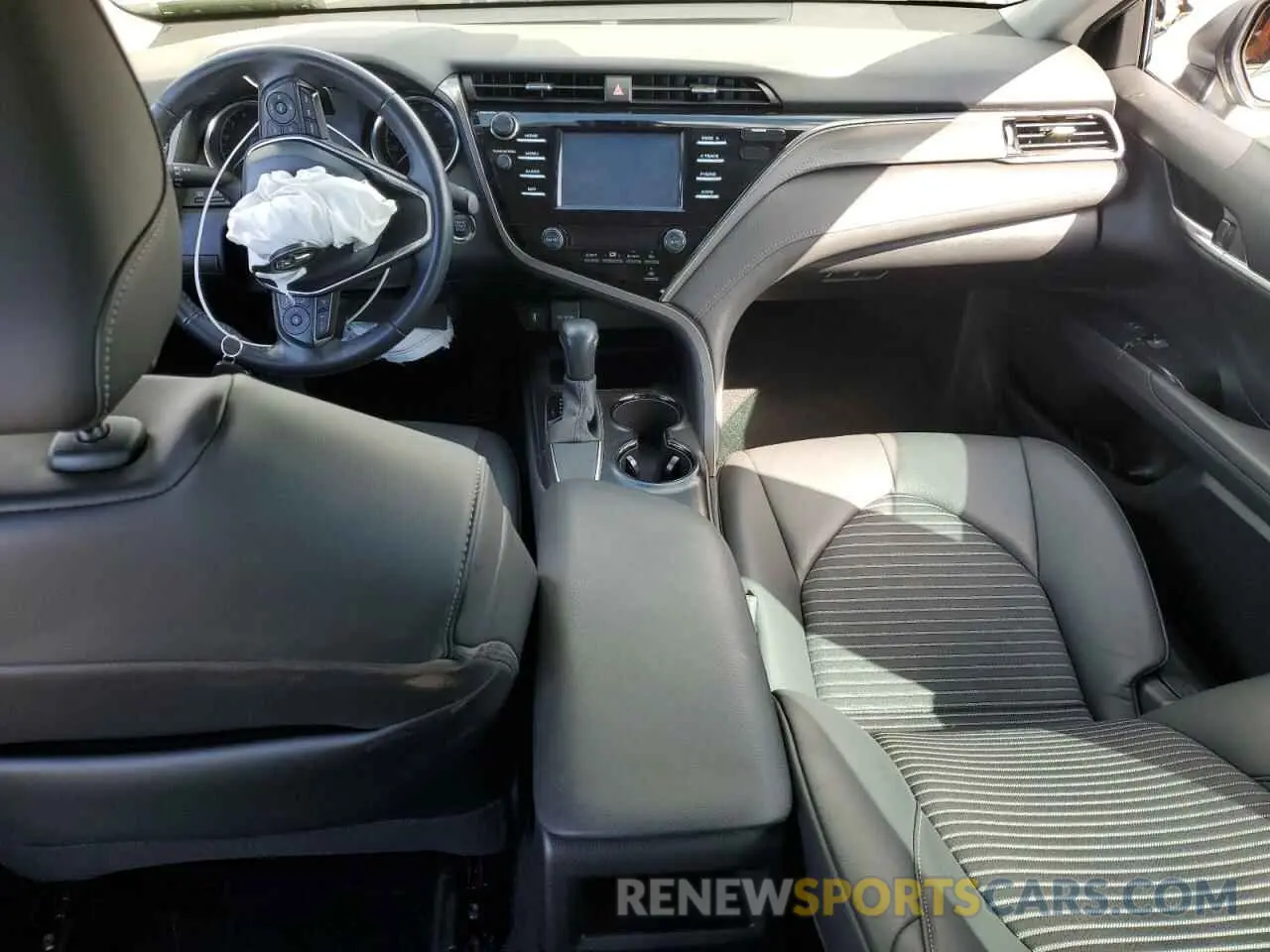 8 Фотография поврежденного автомобиля 4T1M11AK3LU373577 TOYOTA CAMRY 2020