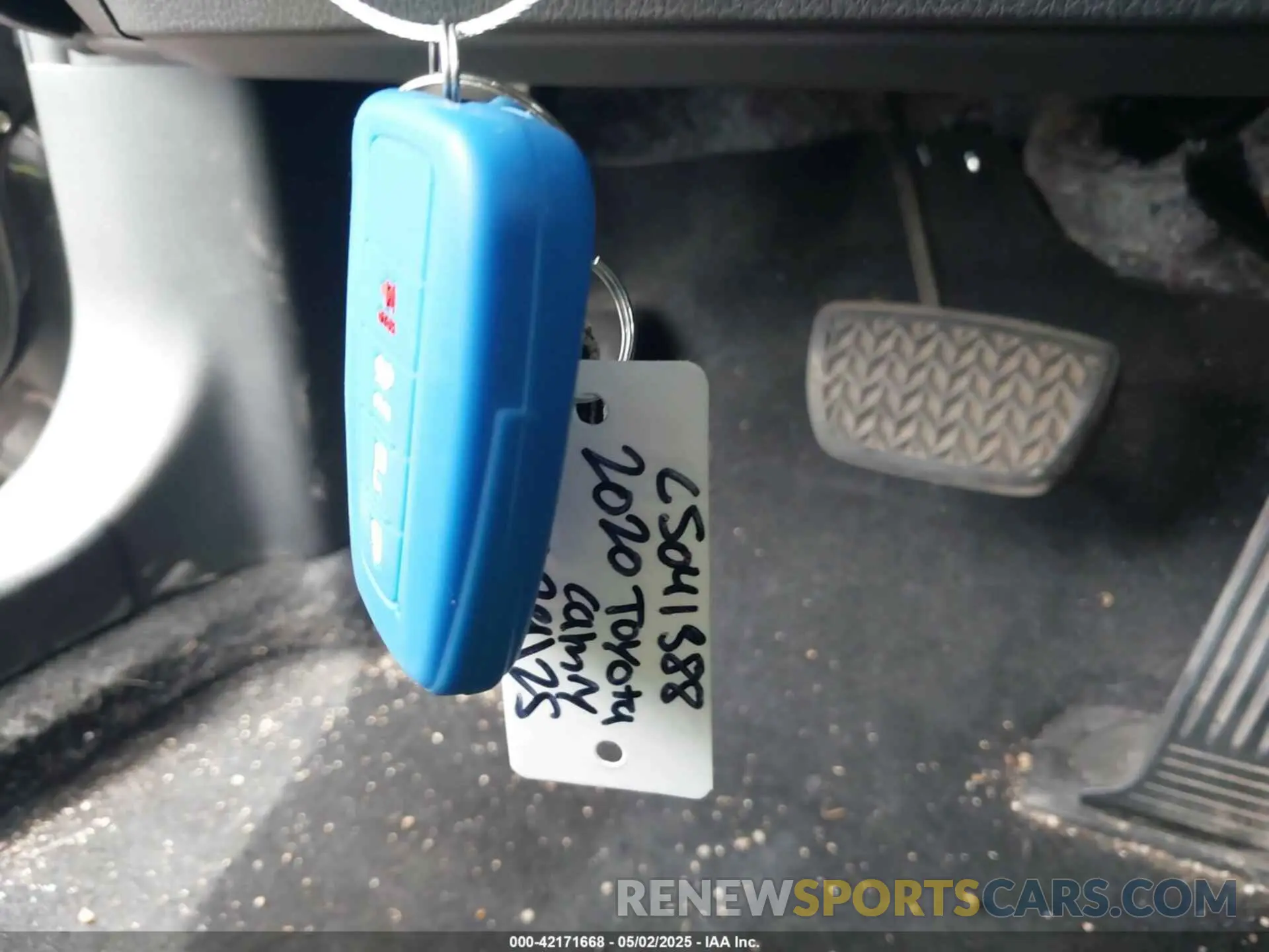 11 Photograph of a damaged car 4T1M11AK3LU390850 TOYOTA CAMRY 2020