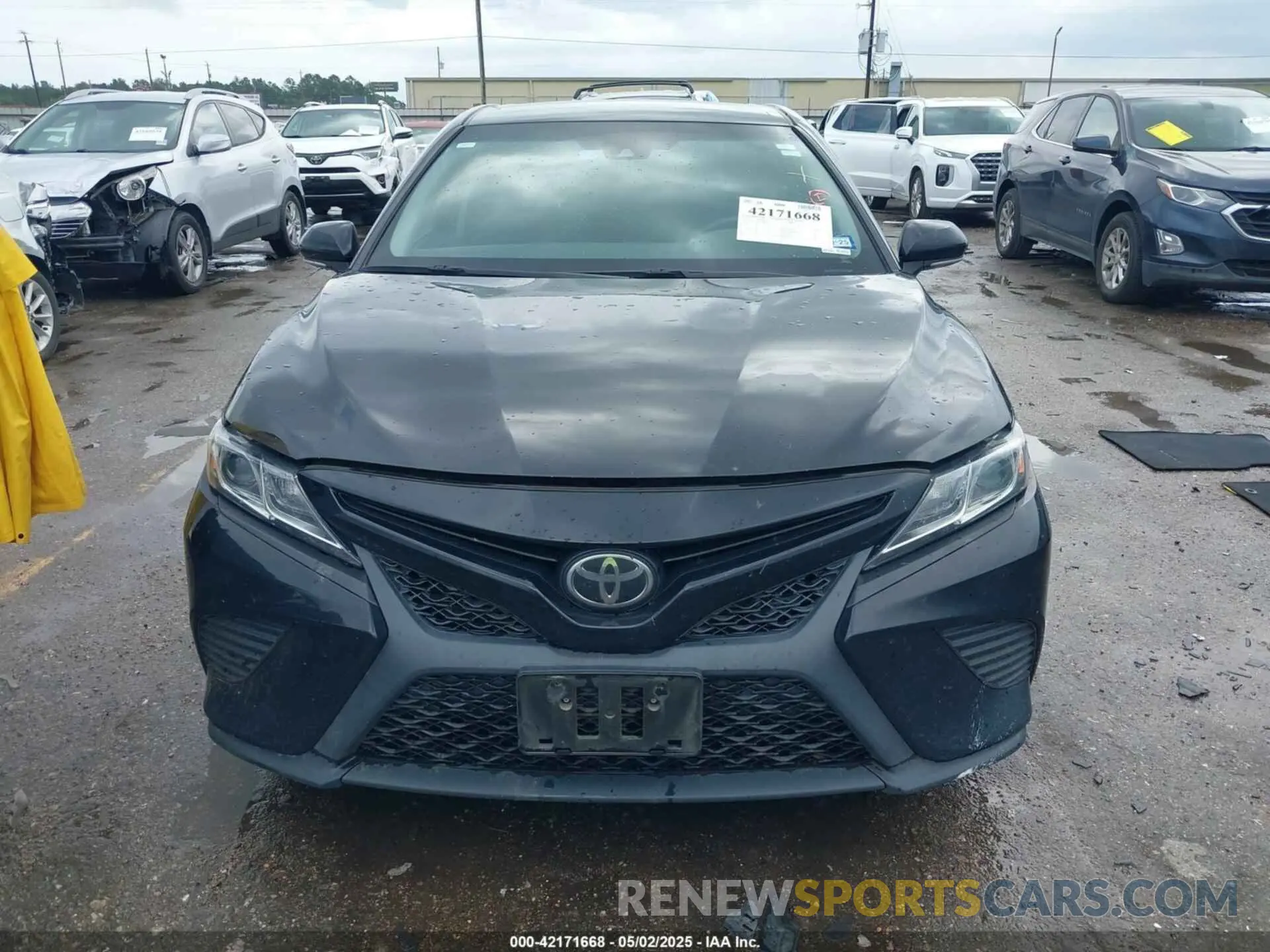 12 Photograph of a damaged car 4T1M11AK3LU390850 TOYOTA CAMRY 2020