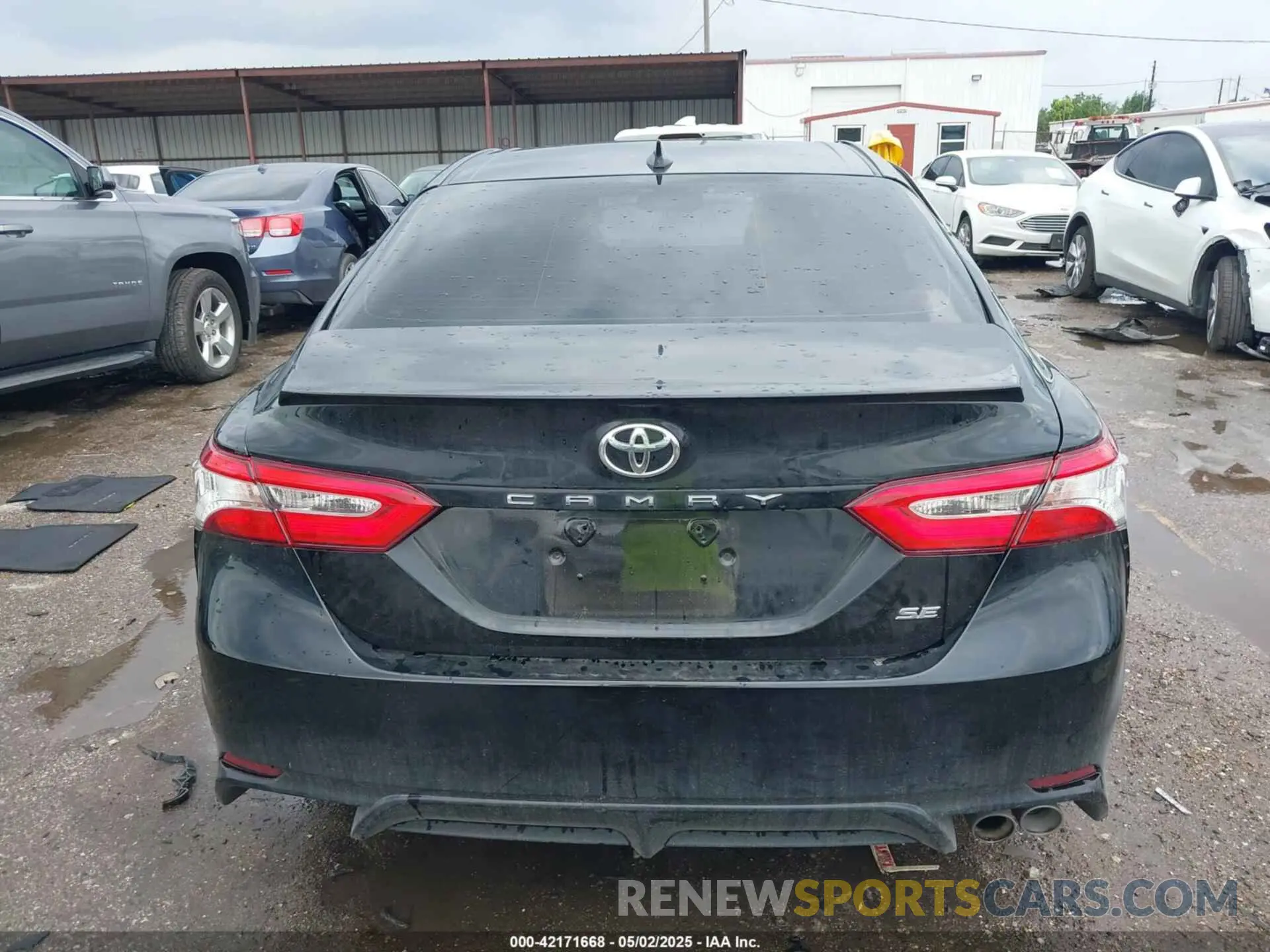 16 Photograph of a damaged car 4T1M11AK3LU390850 TOYOTA CAMRY 2020