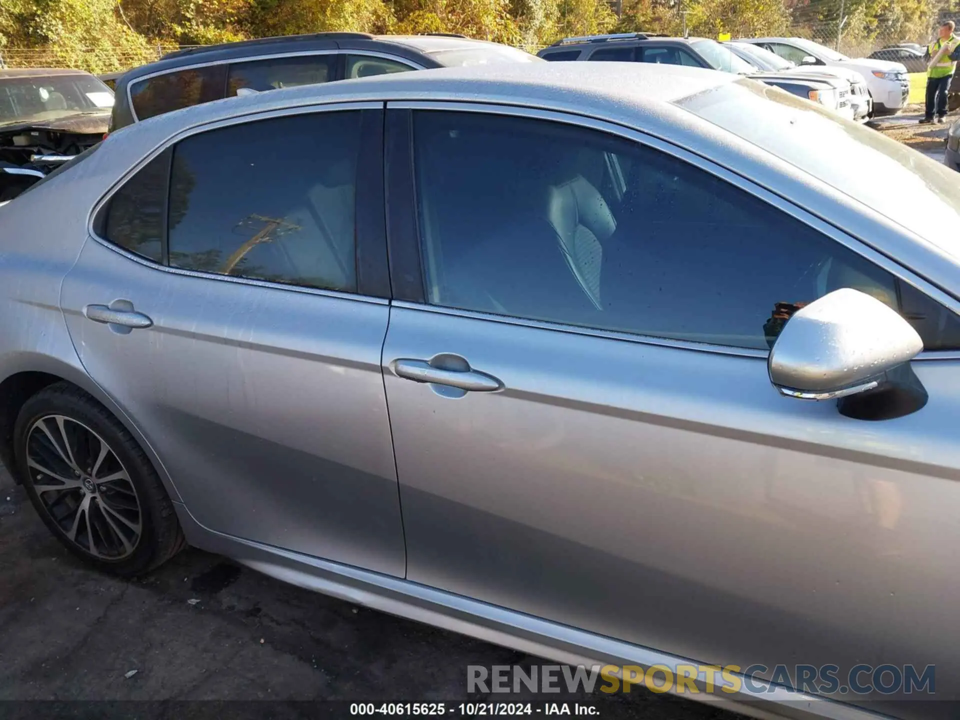 13 Photograph of a damaged car 4T1M11AK3LU872931 TOYOTA CAMRY 2020