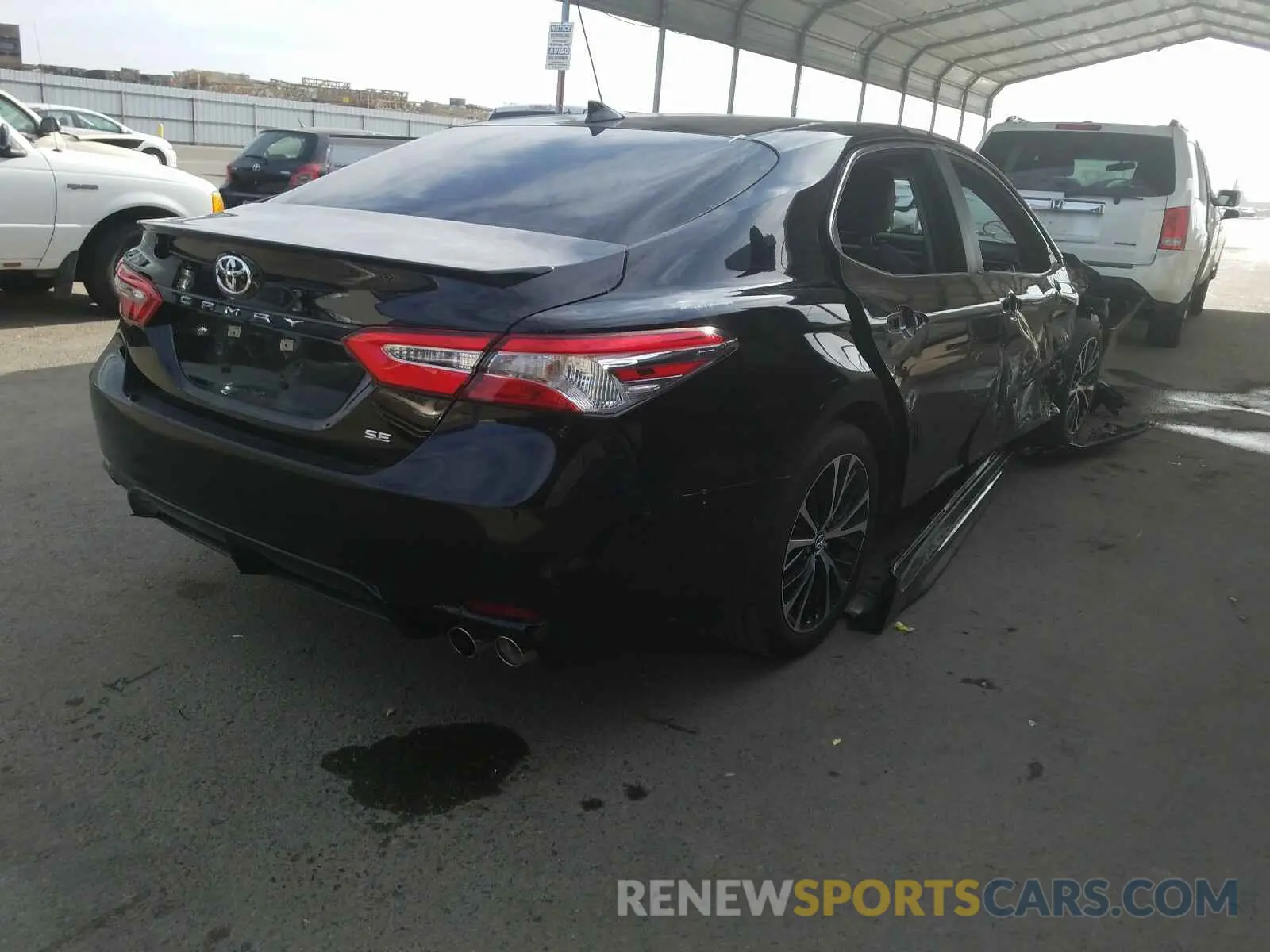 4 Photograph of a damaged car 4T1M11AK3LU939558 TOYOTA CAMRY 2020