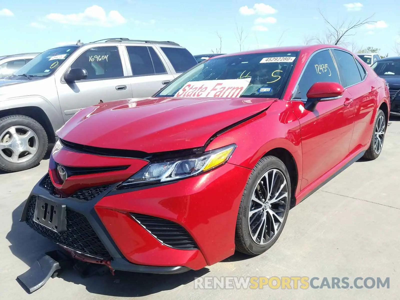 2 Photograph of a damaged car 4T1M11AK4LU330737 TOYOTA CAMRY 2020