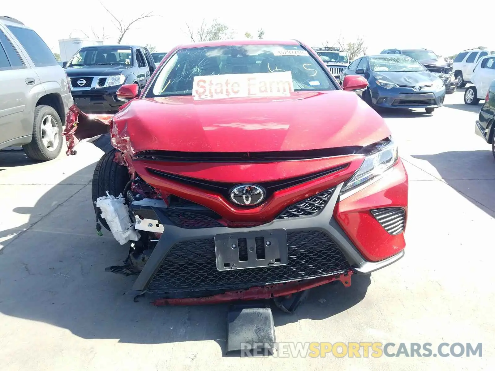 9 Photograph of a damaged car 4T1M11AK4LU330737 TOYOTA CAMRY 2020