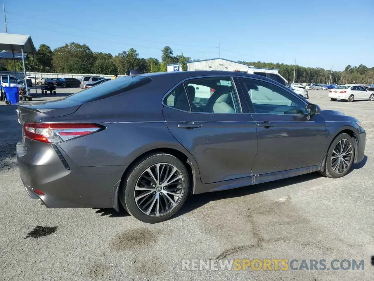 3 Photograph of a damaged car 4T1M11AK4LU880813 TOYOTA CAMRY 2020